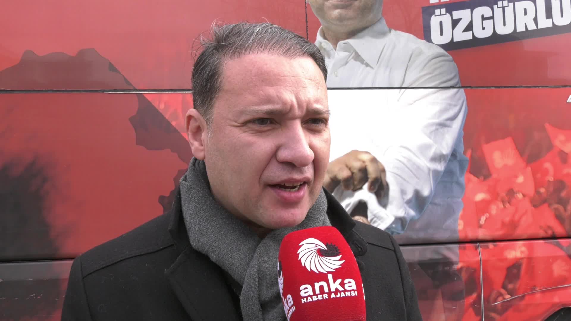 CHP'nin "Millet İradesine Sahip Çıkıyor" mitingi Burdur'da... İşaret dili tercümanı Aktuna: "Özgür Özel engelliler konusunda çok hassas"