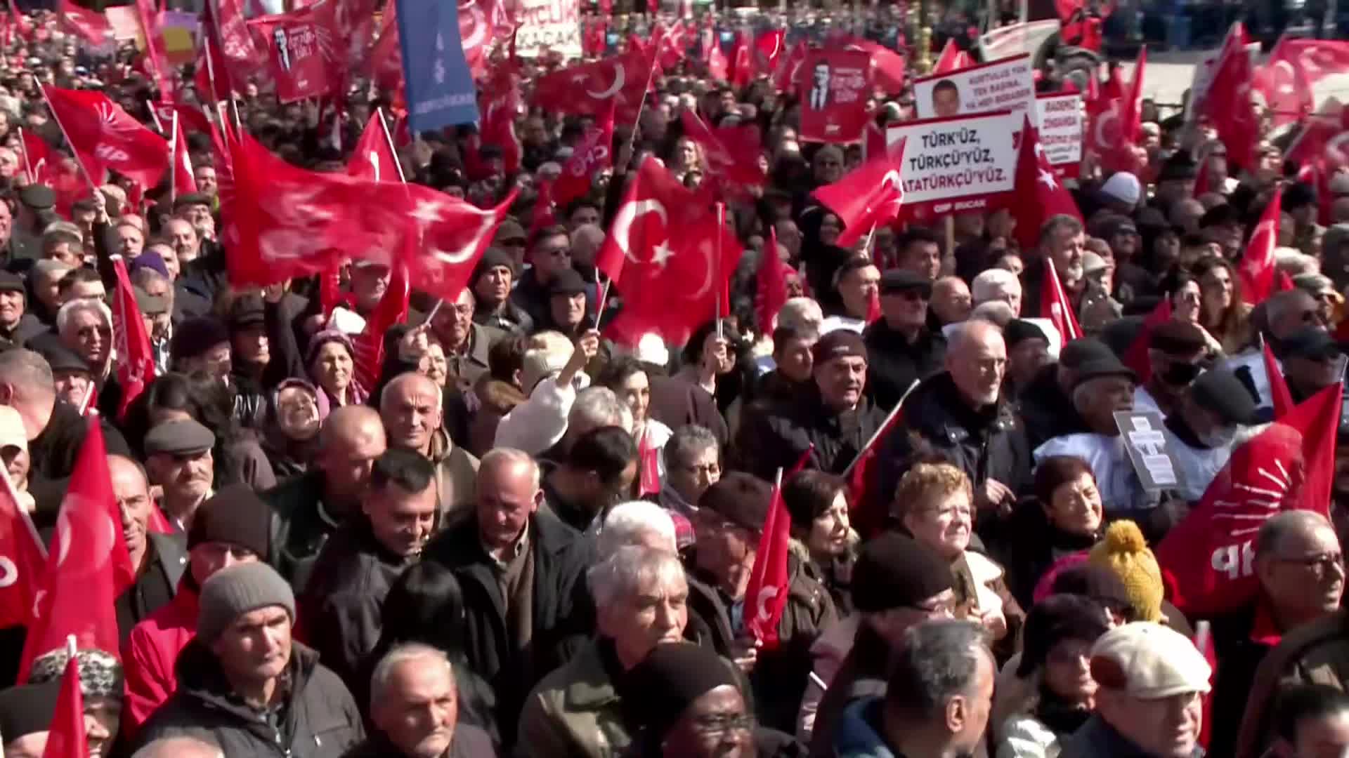 CHP'nin "Millet İradesine Sahip Çıkıyor" mitingi Burdur'da... Özgür Özel: "İran'ın kararını, İran halkı verecektir"