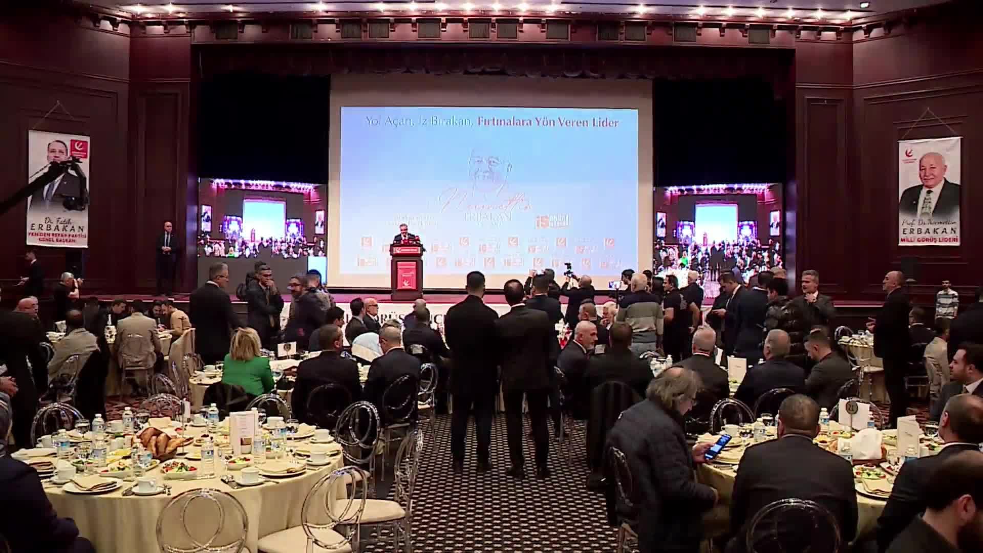Necmettin Erbakan anılıyor...İBB Başkanvekili Nuri Aslan: "Türkiye’de sağ-sol bir araya gelmez derlerdi. Milli Selamet-CHP koalisyonu ile bütün tabuları yıktılar"