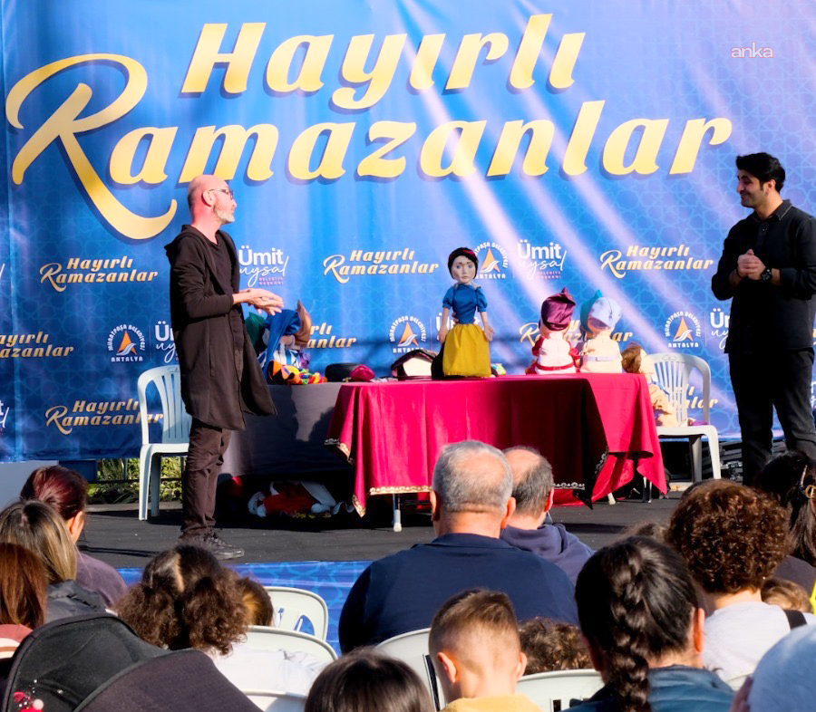 Muratpaşa Belediyesi'nin Ramazan Çarşısı ziyaretçilerini ağırlıyor