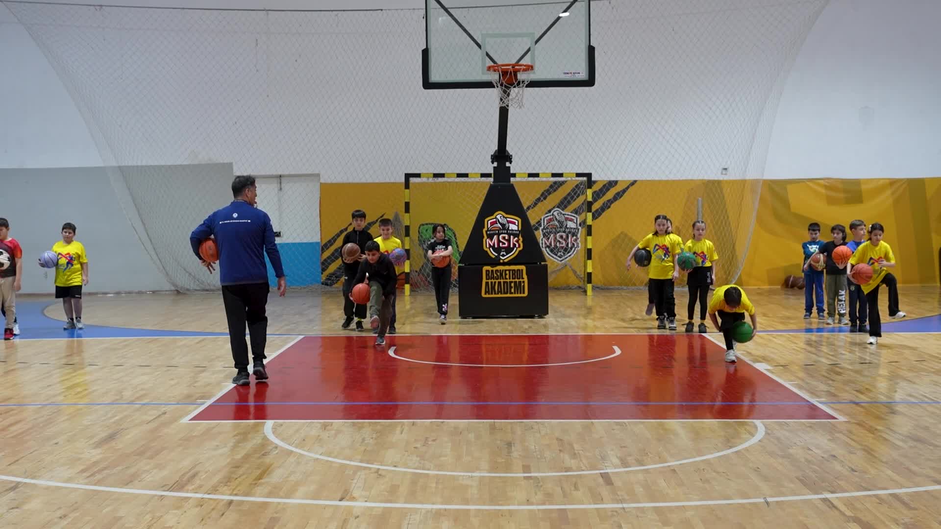 Dördüz kardeşler, Mersin Büyükşehir Belediyesi'nin kurslarıyla sosyal becerilerini geliştiriyor