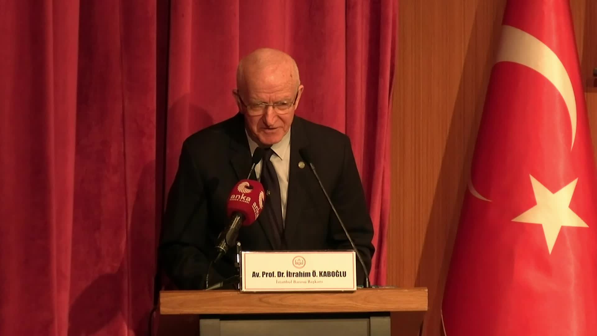 İstanbul Barosu Başkanı İbrahim Özden Kaboğlu'ndan gazeteci Kenan Şener'in gözaltına alınmasına tepki: "Bu hukuk dışıdır"