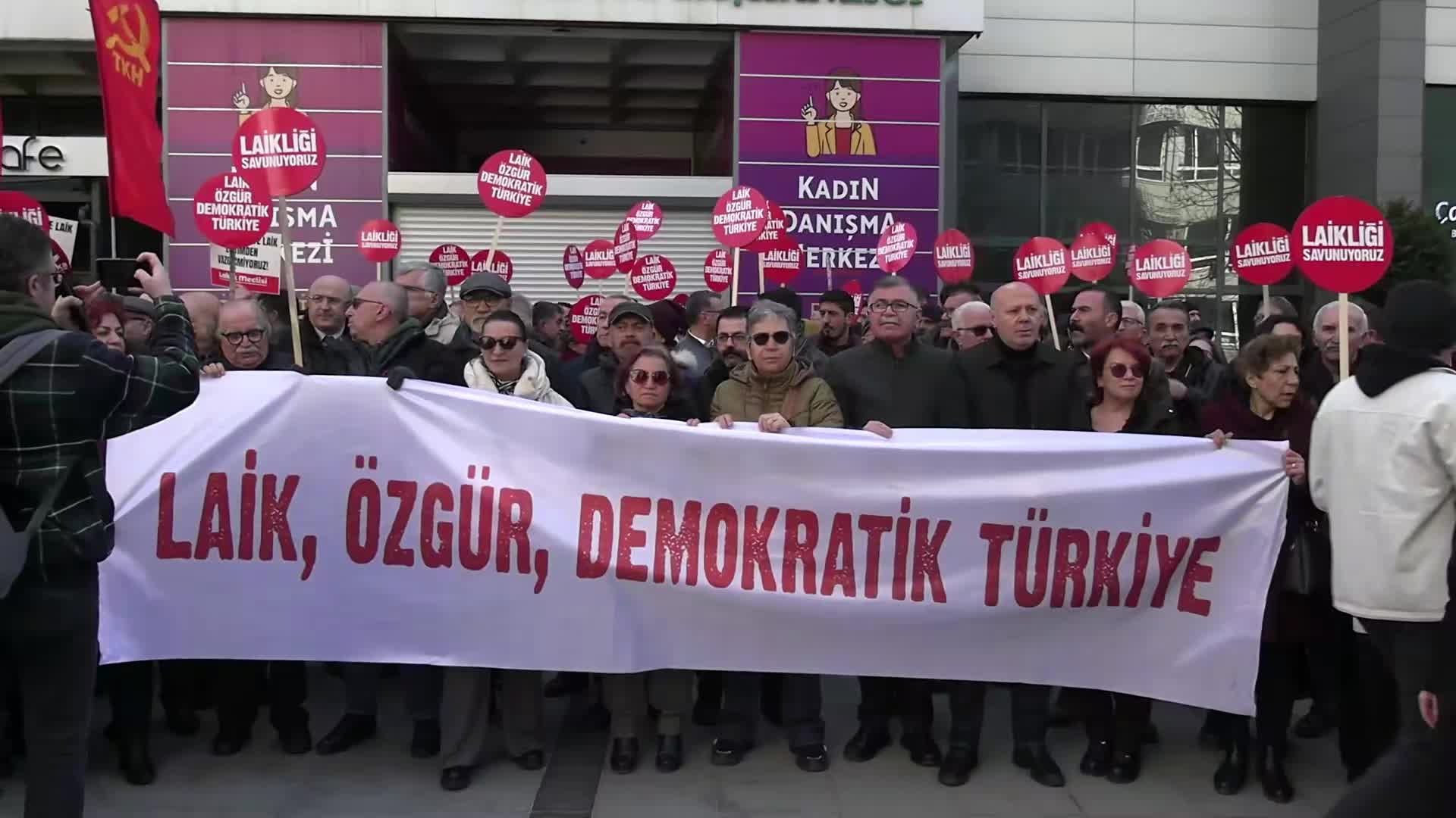 SOL Parti'den Ankara'da "Laiklik, Özgürlük ve Demokrasi Buluşması": İstediğiniz kadar dava açın, şeriatçı dayatmaları kabul etmeyeceğiz