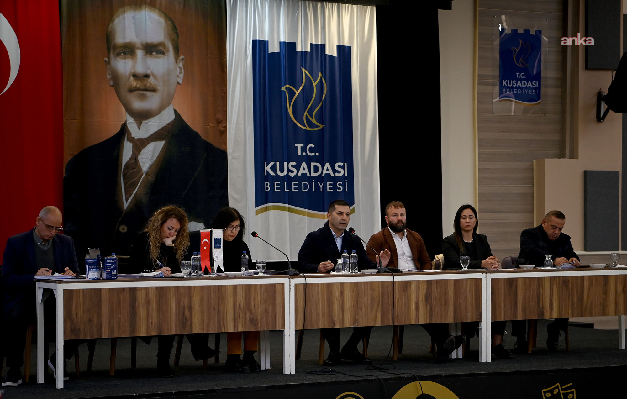 Kuşadası Belediye Başkanı Günel: “Aydın Büyükşehir Belediyesi'nin bu kadar borçlanmasının nedeni, CHP’ye borçlu bir belediye bırakma isteğinden kaynaklanıyor”