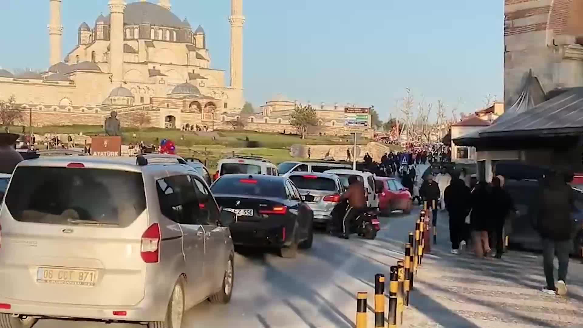 Selimiye Camisi açıldı, esnafın yüzü güldü