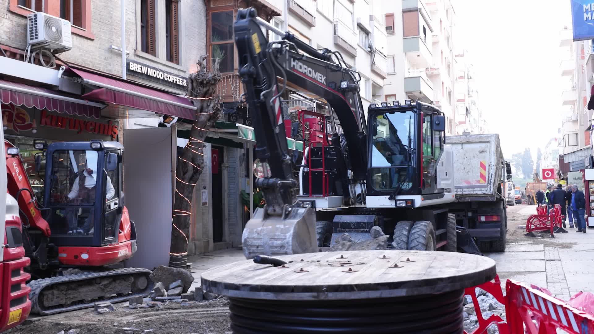 İzmir’e tarih damgalı sevgi yolu
