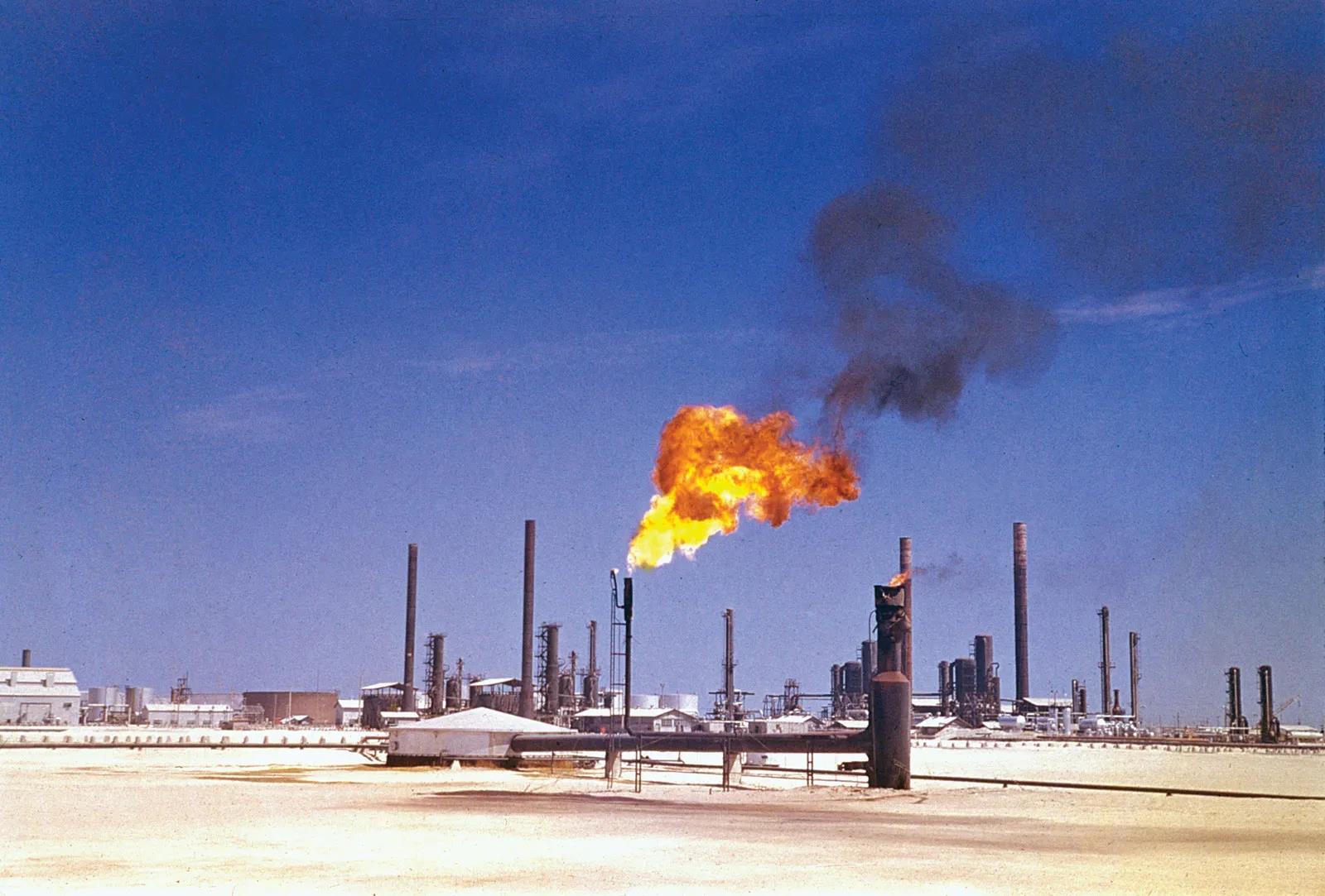 Aramco, İran’a ait İHA saldırısı sonrası Ras Tanura rafinerisinde faaliyetleri durdurdu