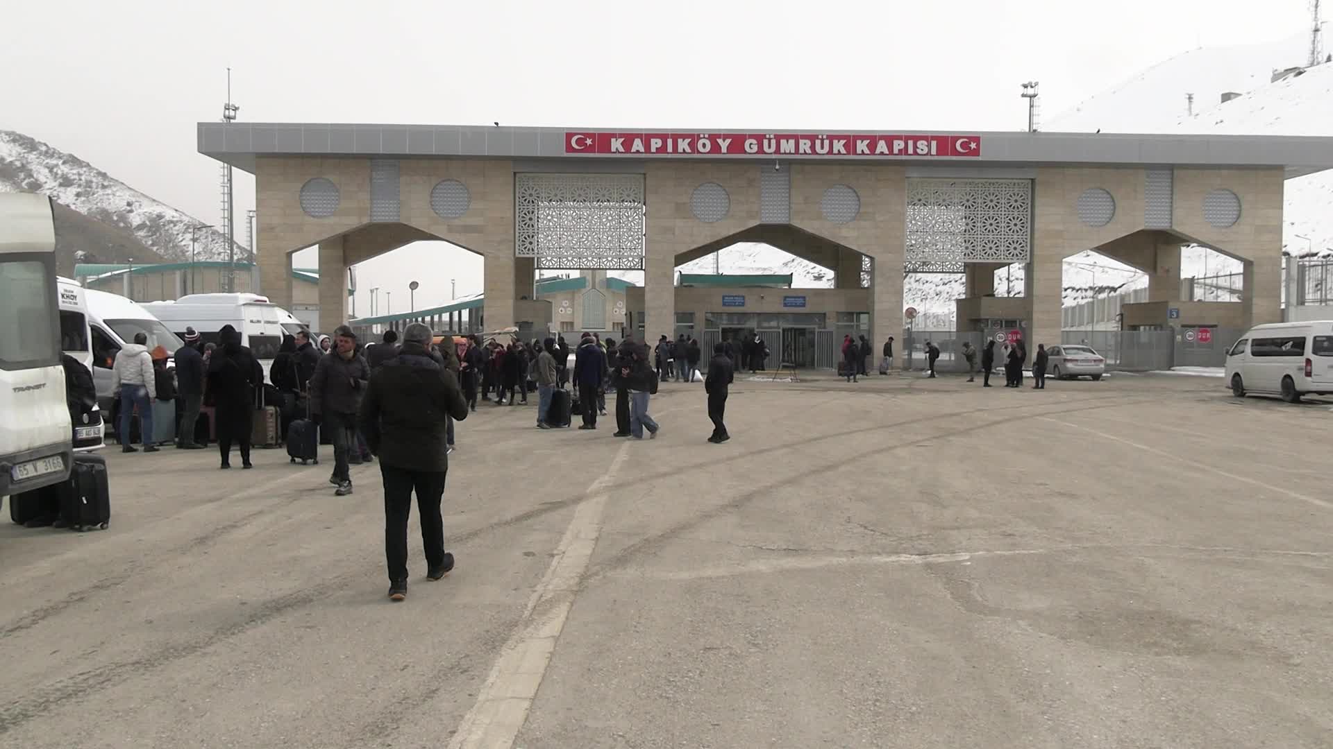 İran’a açılan Kapıköy Sınır Kapısı’nda girişi ve çıkışlar sürüyor