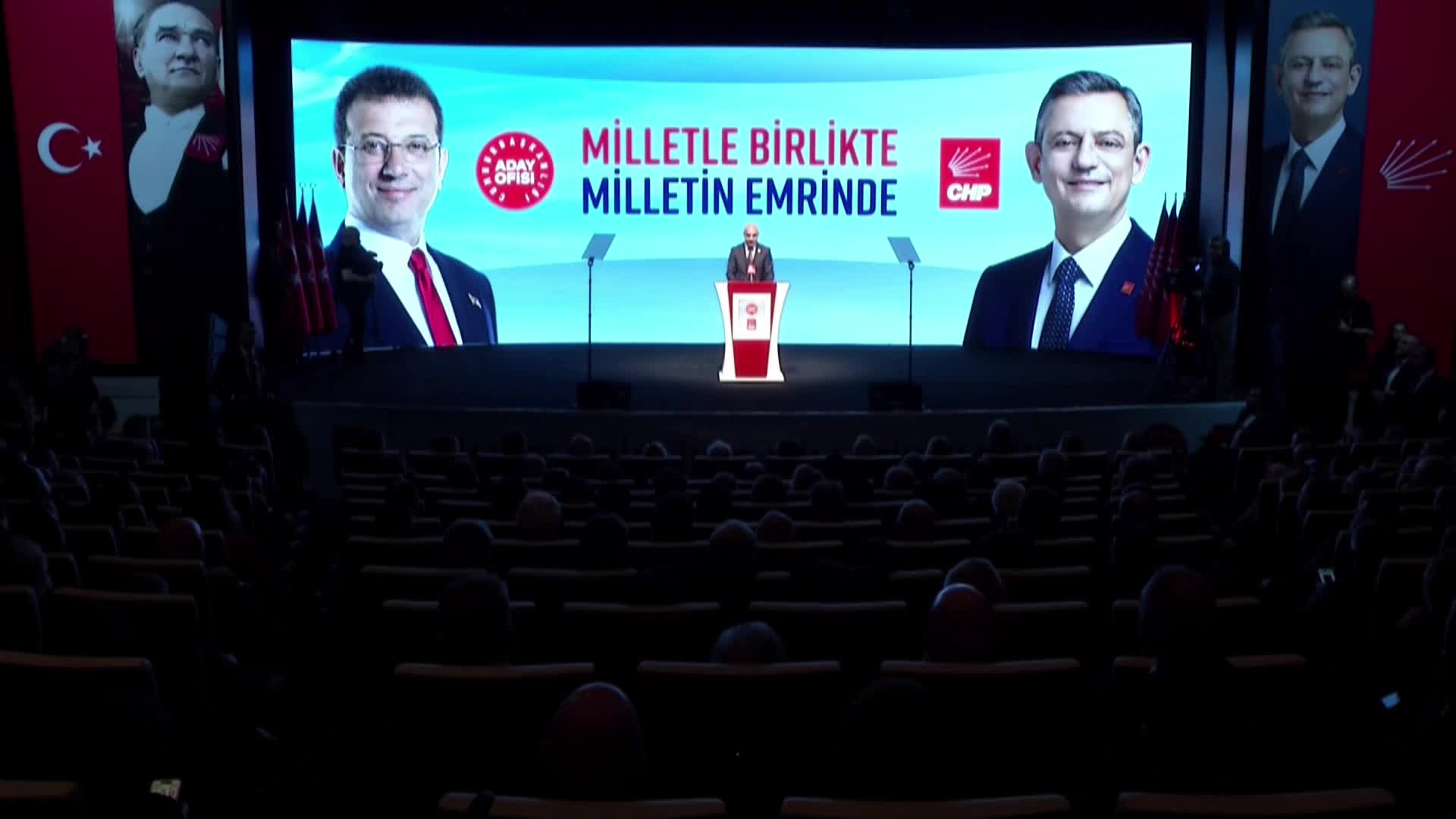 CHP'nin "Milletle Birlikte Milletin Emrinde" buluşması... Özgür Özel: "Bir daha hiç kimse bugünkü Cumhurbaşkanı'nın yetkileriyle donatılmayacak. Cumhurbaşkanı dahil herkes denetlenecek"