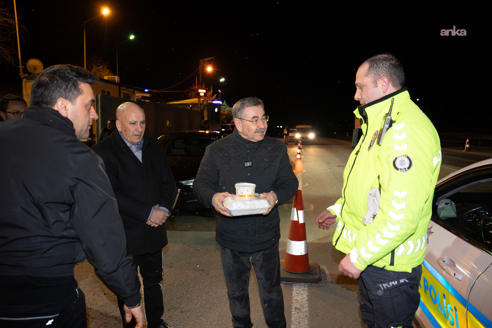 Gölbaşı Belediye Başkanı Odabaşı'ndan vatandaşlara sahurluk ikramı