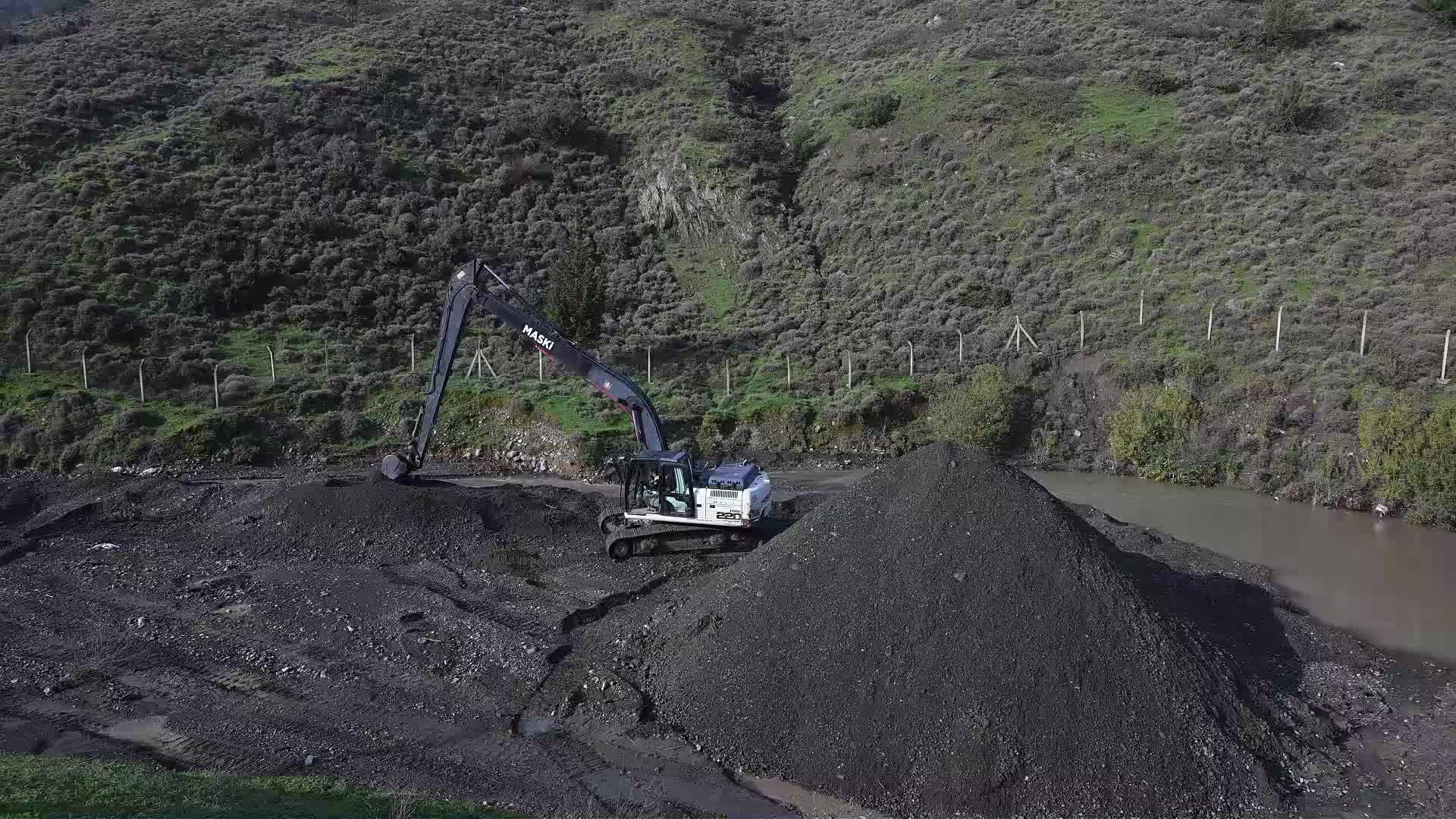 MASKİ Genel Müdürlüğü’nden altı mahalleyi ilgilendiren Kırtık Deresi’nde temizlik çalışması