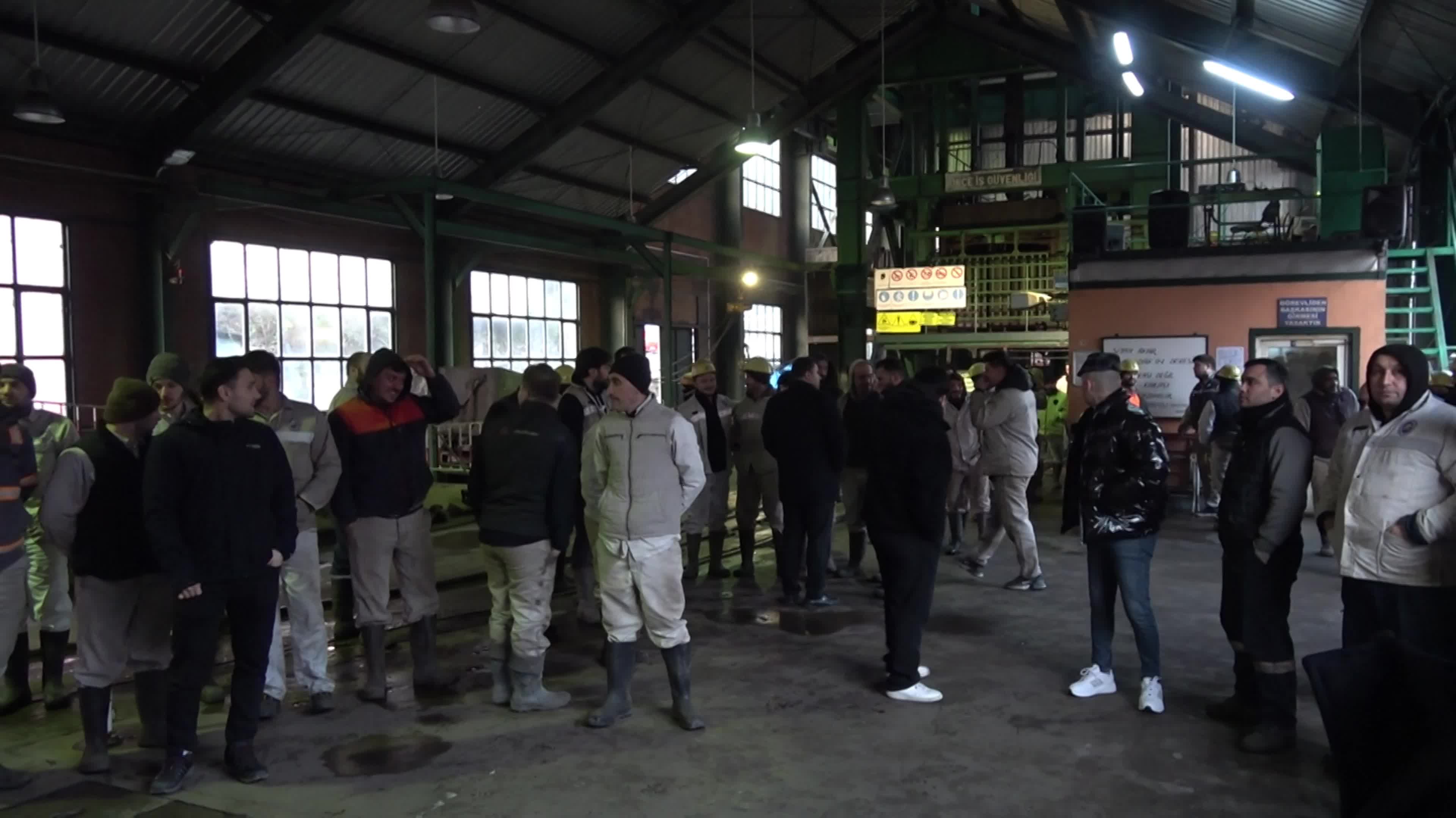 Kozlu'da GMİS, üretimin yeniden başlaması süreci hakkında madencileri bilgilendirdi