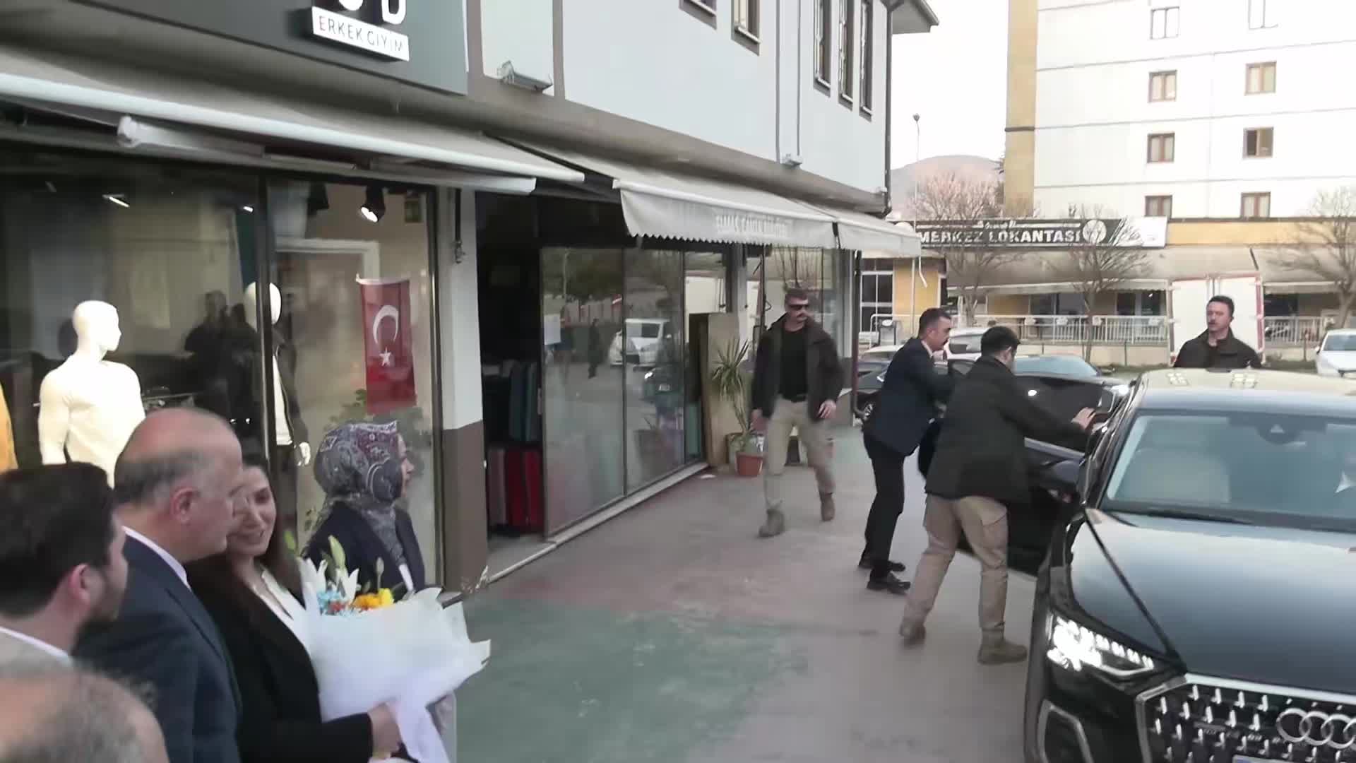 Dervişoğlu'ndan iktidarın emekli bayram ikramiyesini artırmama kararına tepki: Sana var da, emekliye mi yok bu memleketin imkanı?