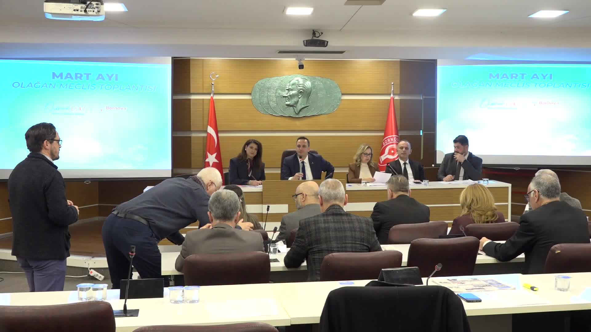 Bornova Belediye Meclisi'nde Temizlik İşleri Müdürlüğü için 9 yeni araç alınması oy birliğiyle kabul edildi