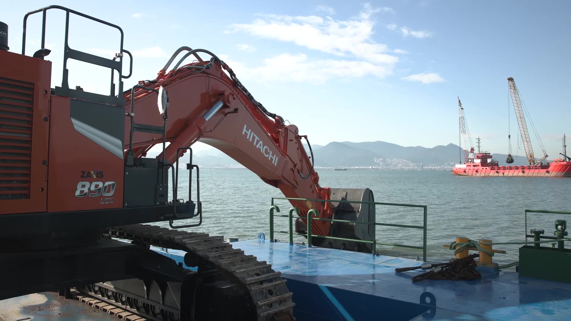 İzmir Körfezi'nden 1 milyon ton çamur çıkarıldı