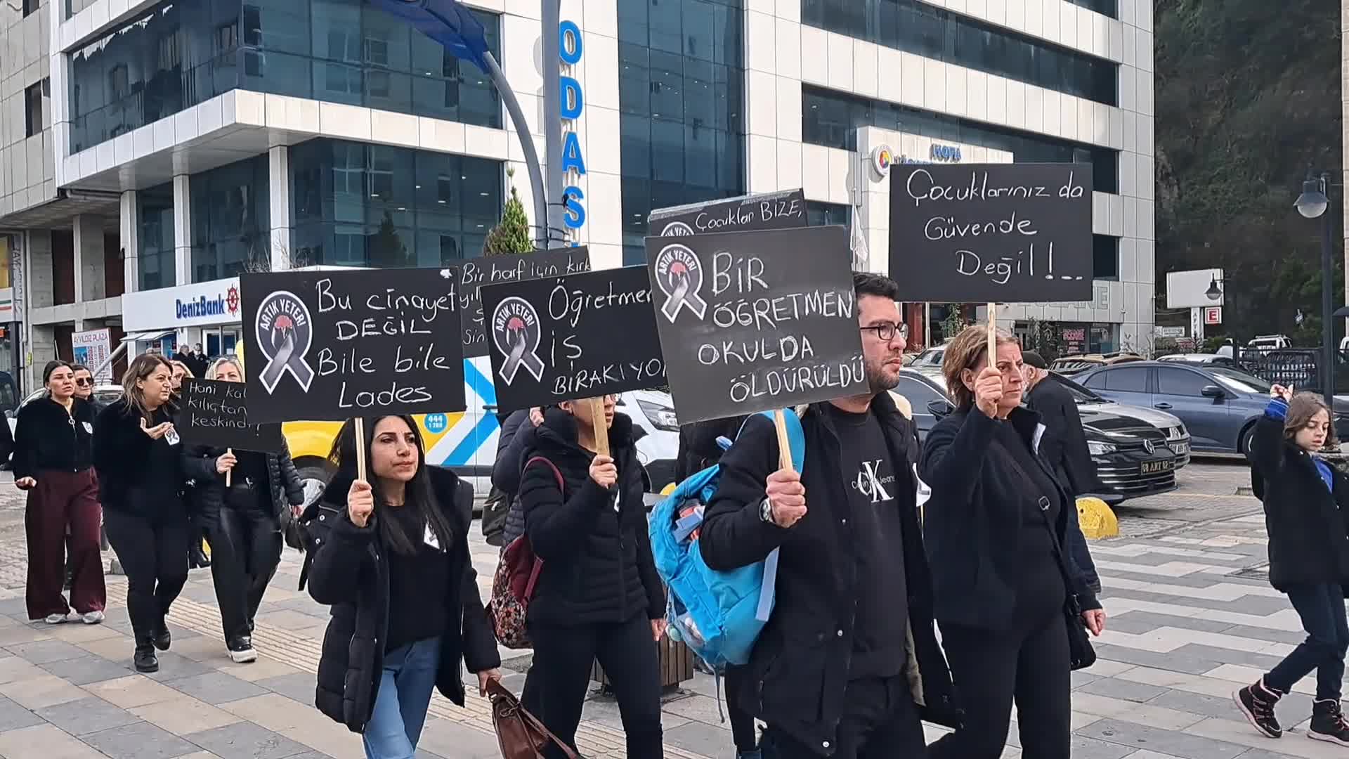 Hopa’da eğitim sendikalarından okullardaki şiddete tepki: "Bu saldırılar münferit değil"