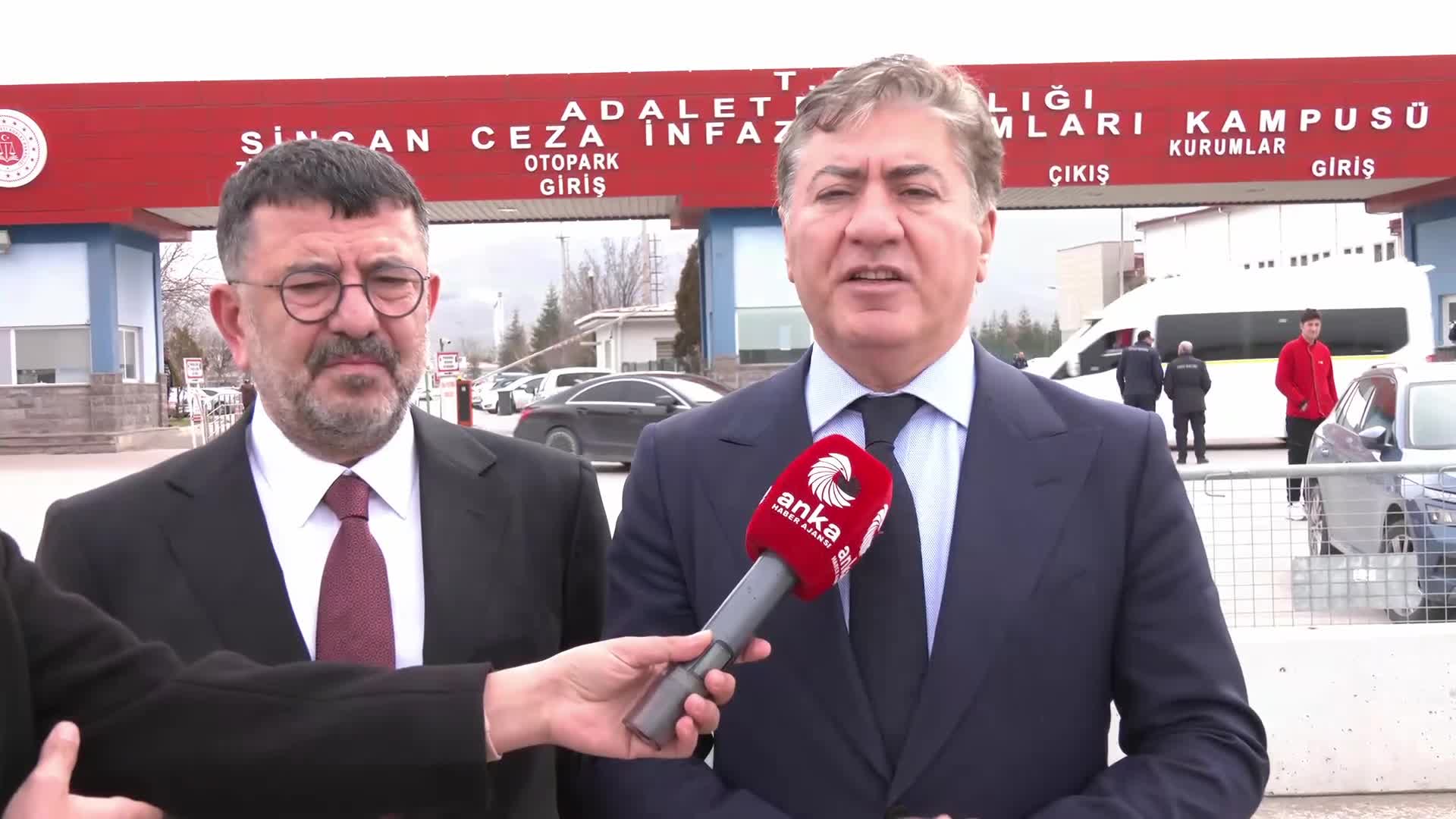 CHP’li Emir ve Ağbaba, Sincan Cezaevi’nde Tanju Özcan’ı ziyaret etti: "Bolu’da cezaevi dururken Tanju Özcan’ın Ankara’da ne işi var?"
