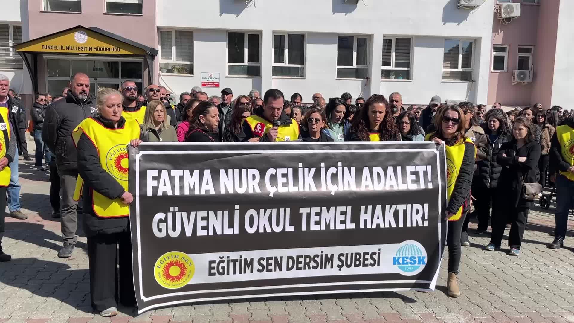 Eğitim Sen Tunceli Şubesi, öğretmen Fatma Nur Çelik’in hayatını kaybettiği bıçaklı saldırıyı protesto etti