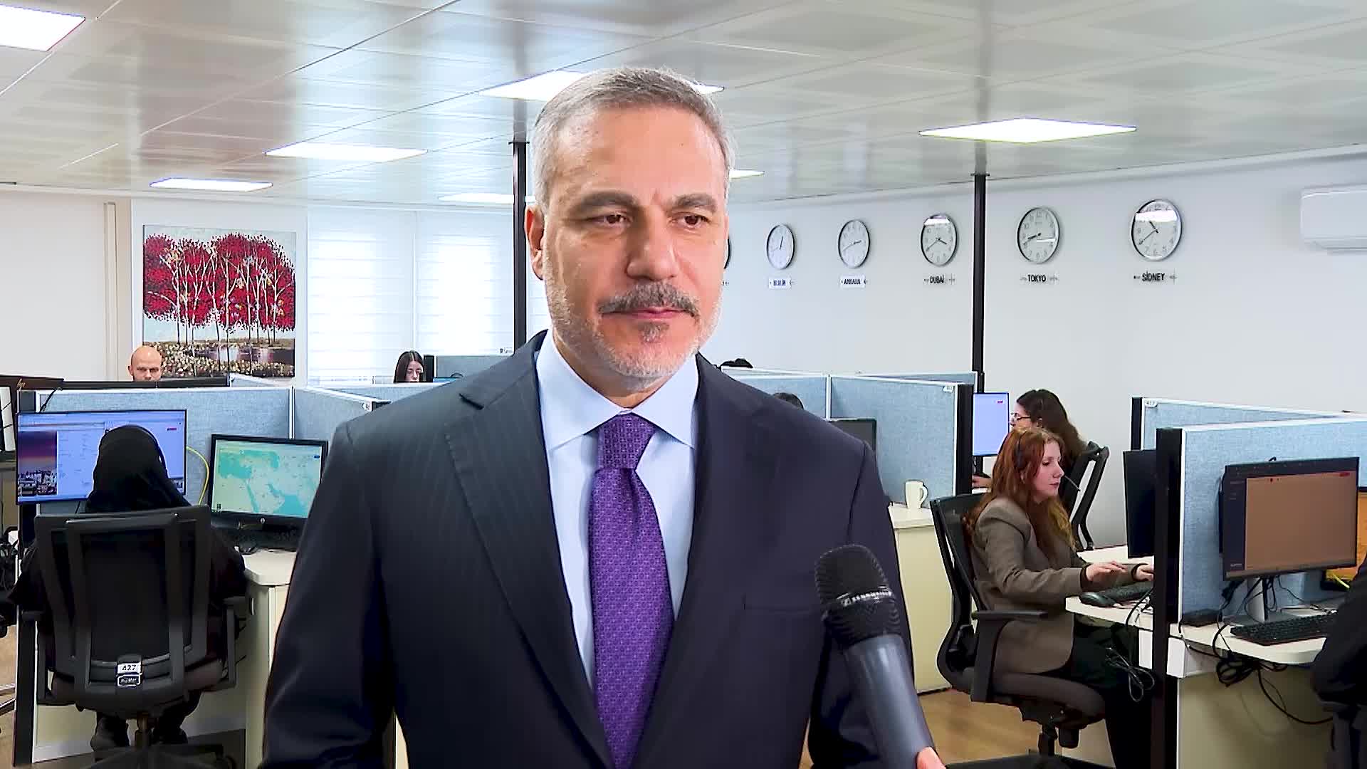 Bakan Fidan, Dışişleri Bakanlığı Konsolosluk Çağrı Merkezi'ni ziyaret etti