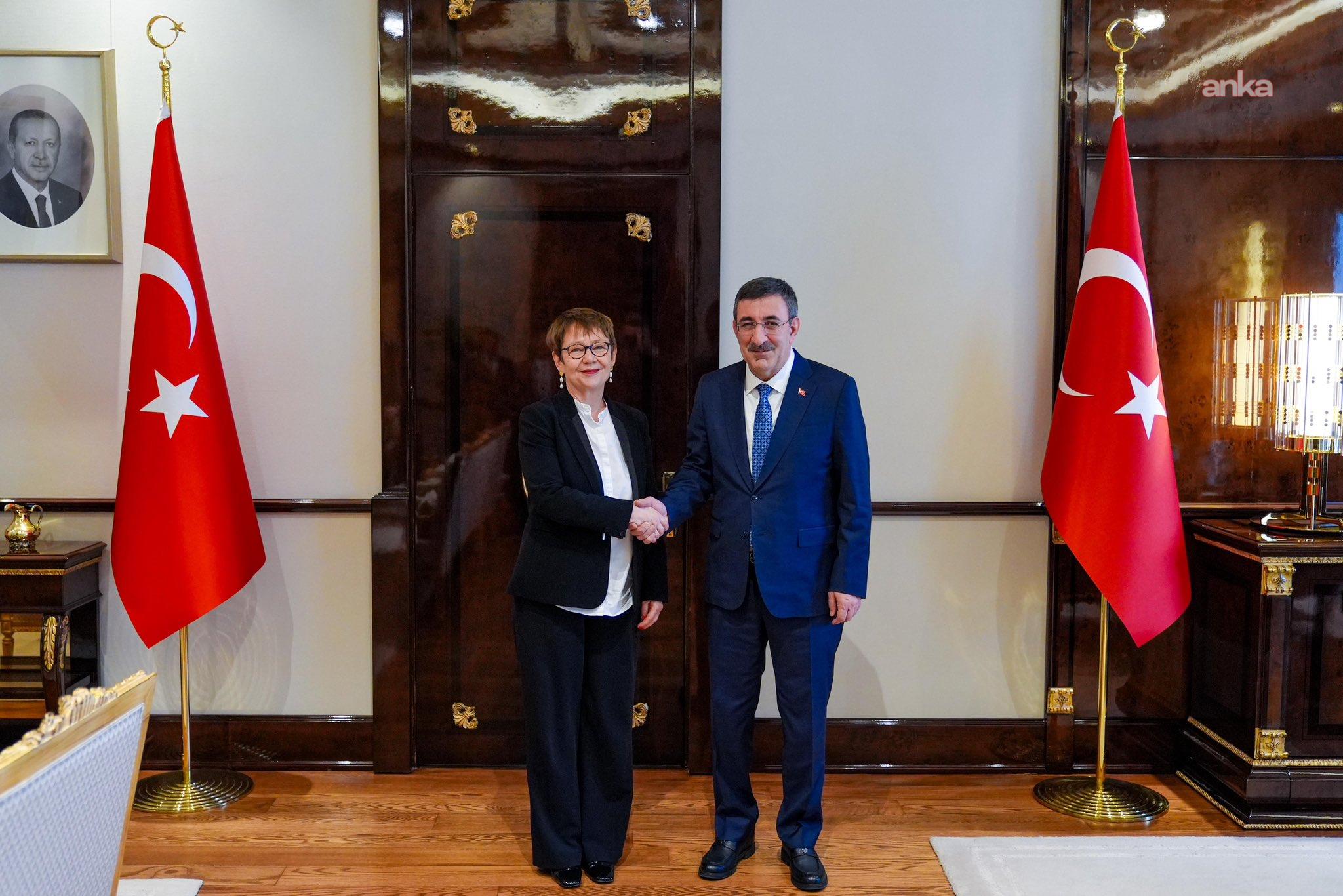Cumhurbaşkanı Yardımcısı Yılmaz, Avrupa İmar ve Kalkınma Bankası Başkanı Basso ile görüştü