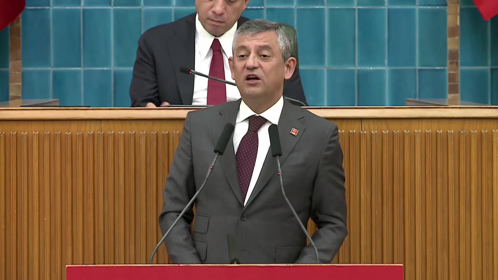CHP Grup Toplantısı.... Özgür Özel: "Enflasyonla mücadelede samimiyseniz en doğru iş Eşel Mobil Sistemi'ni tekrar hayata geçirme ve bunu ÖTV'den karşılamaktır"