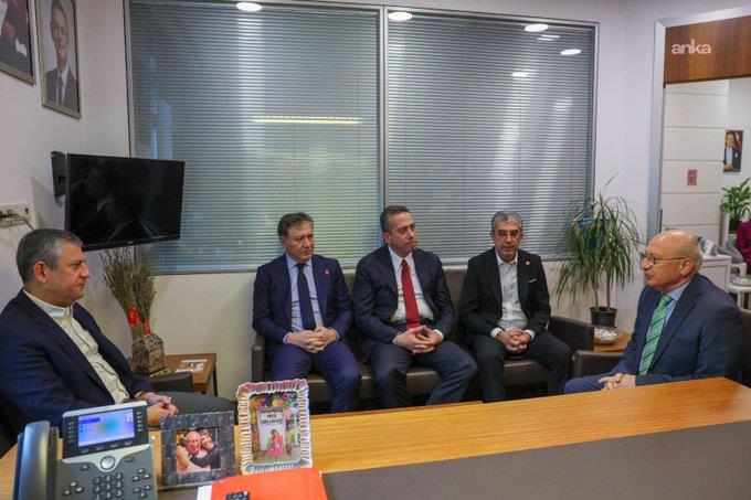 Özgür Özel’den, CHP Eskişehir Milletvekili Çakırözer’e taziye ziyareti
