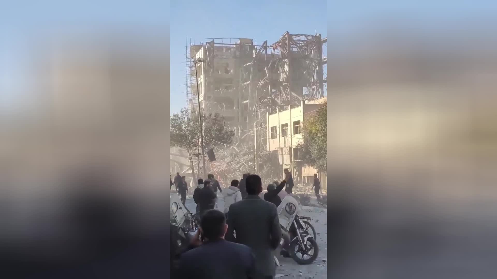 İsrail, Kum şehrinde İran Uzmanlar Meclisi'ne ait bir binaya saldırdı
