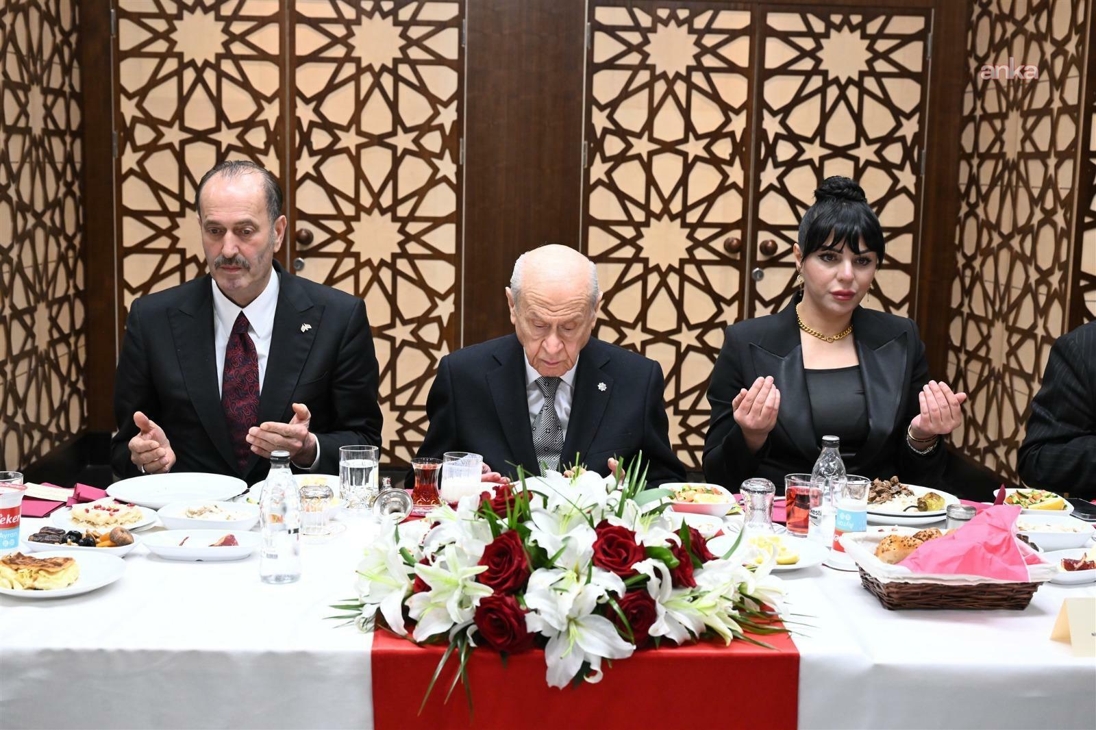 Bahçeli, partisinin genel merkez personeli ile iftar yaptı