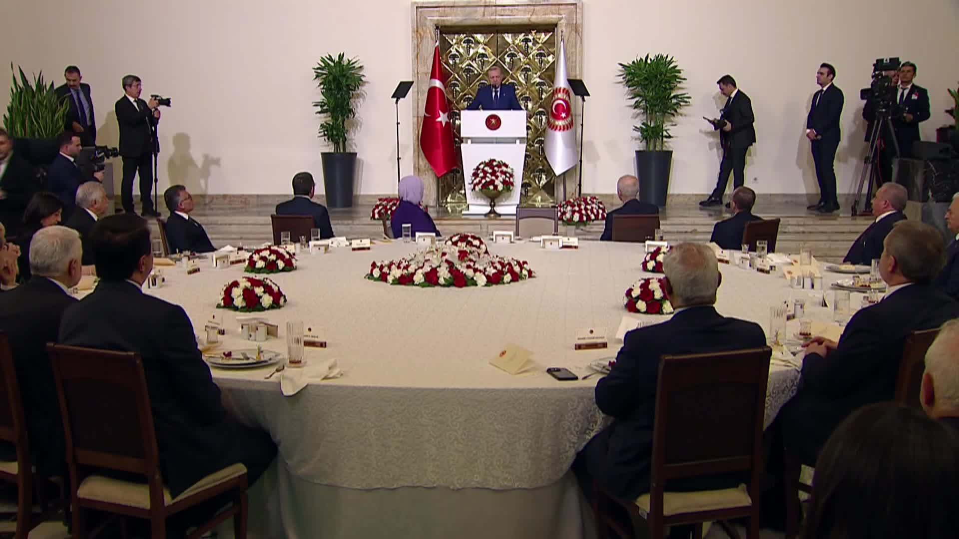 Numan Kurtulmuş'un TBMM'de iftar yemeği... Cumhurbaşkanı Erdoğan: Doğru bildiğimiz yolda emin ve cesur adımlarla ilerleyeceğiz, bu fırsatı heba etmeyecek, edilmesine izin vermeyeceğiz
