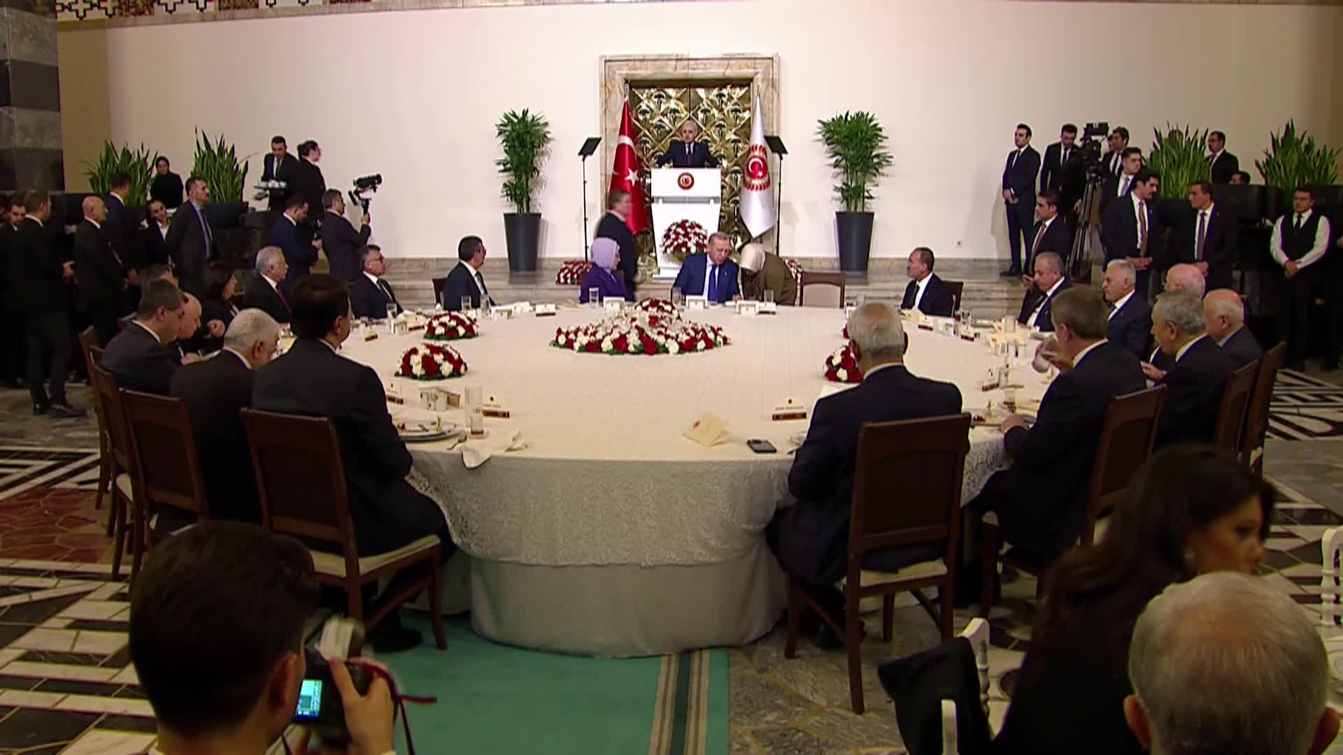 Numan Kurtulmuş'un TBMM'de iftar yemeği... Kurtulmuş: Türkiye'de artık kıyamete kadar silahlar susacak, sadece kardeşlik dili konuşacaktır