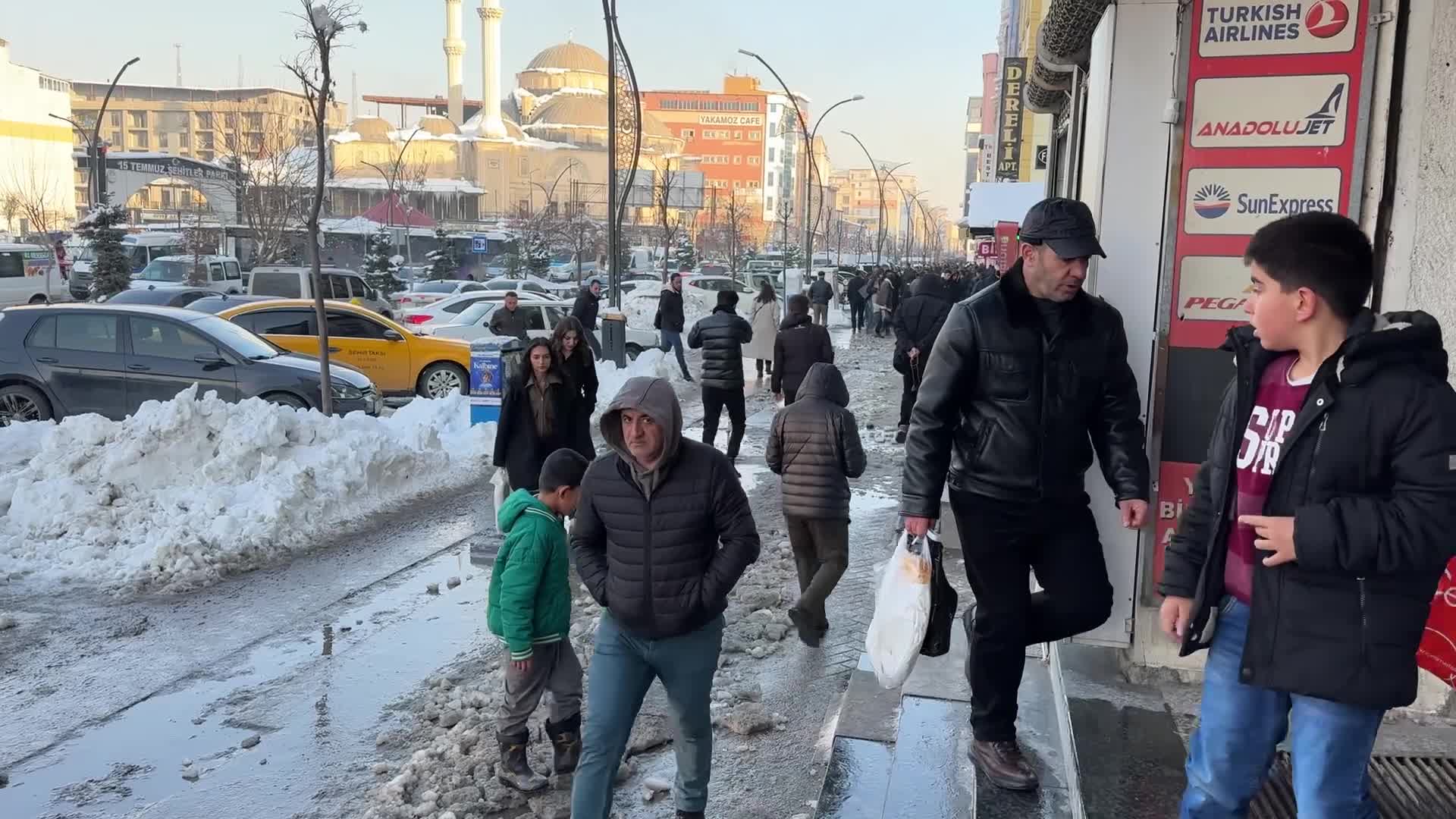 Yüksekovalı yurttaşlar enflasyon rakamlarına ilişkin konuştu: "TÜİK’e göre enflasyon yüzde 31,5 ama vatandaşın cebine baktığınızda bu oran çok daha yüksek hissediliyor"