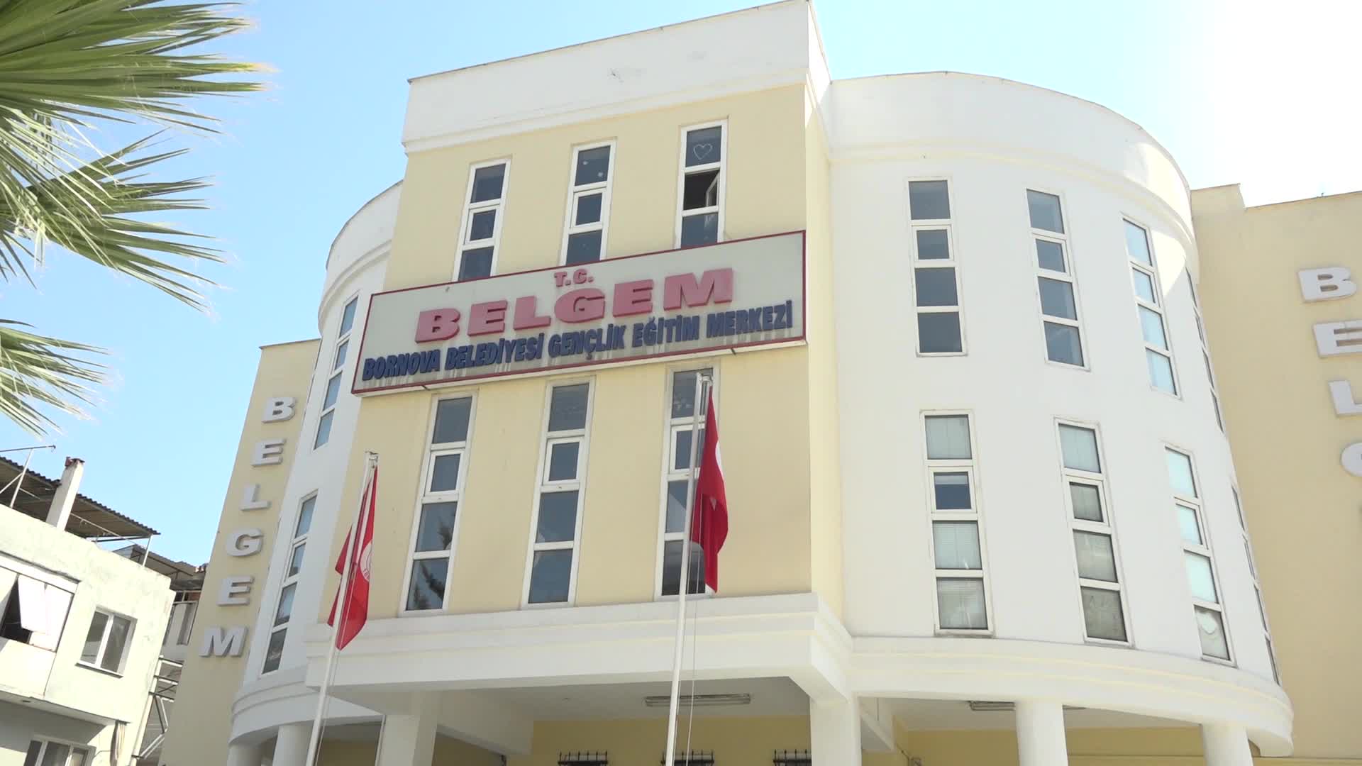 Bornova’da BELGEM öğretmenlerinden Fatma Nur Çelik’in öldürülmesine tepki