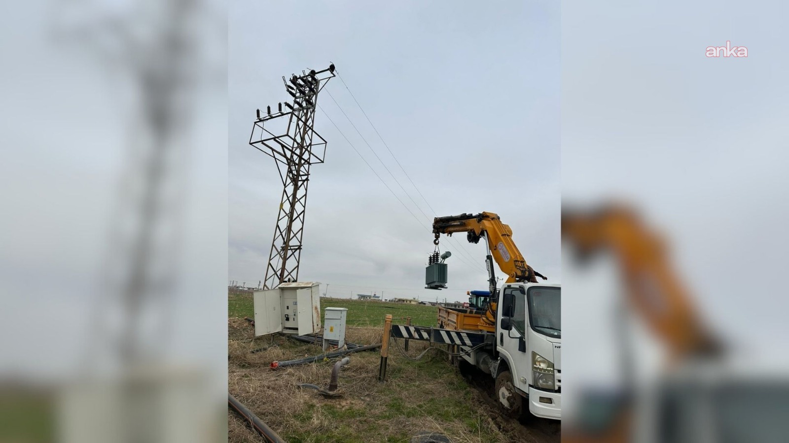 Karla kaplı tarlada kaçak elektrik ile sulama yapılıyordu… Şanlıurfa’da kaçak trafoya el konuldu