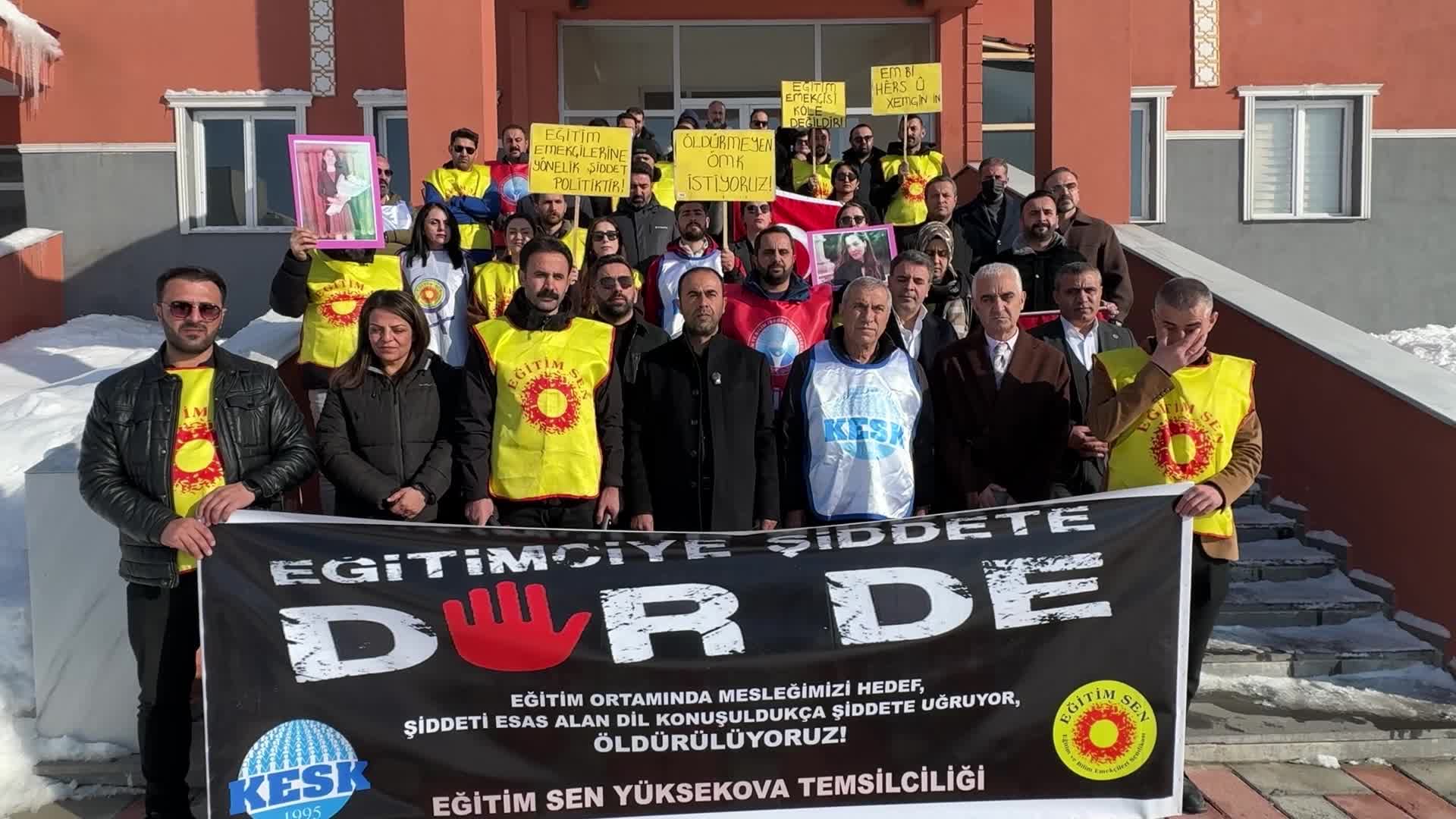 Hakkari Yüksekova'da öğretmen Fatma Nur Çelik'in öldürülmesine beyaz önlüklü protesto
