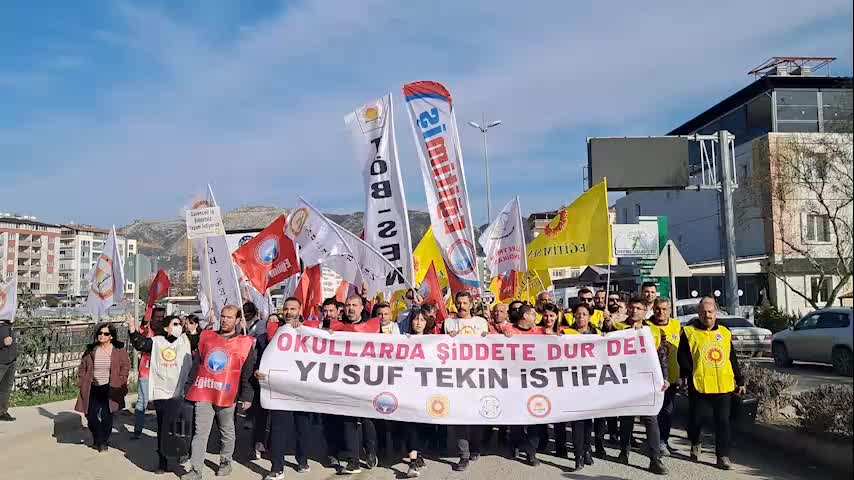 Hatay'da eğitimciler, öldürülen meslektaşları Fatma Nur Çelik için eylem yaptı: İktidar ve MEB bu cinayetin sorumlusudur
