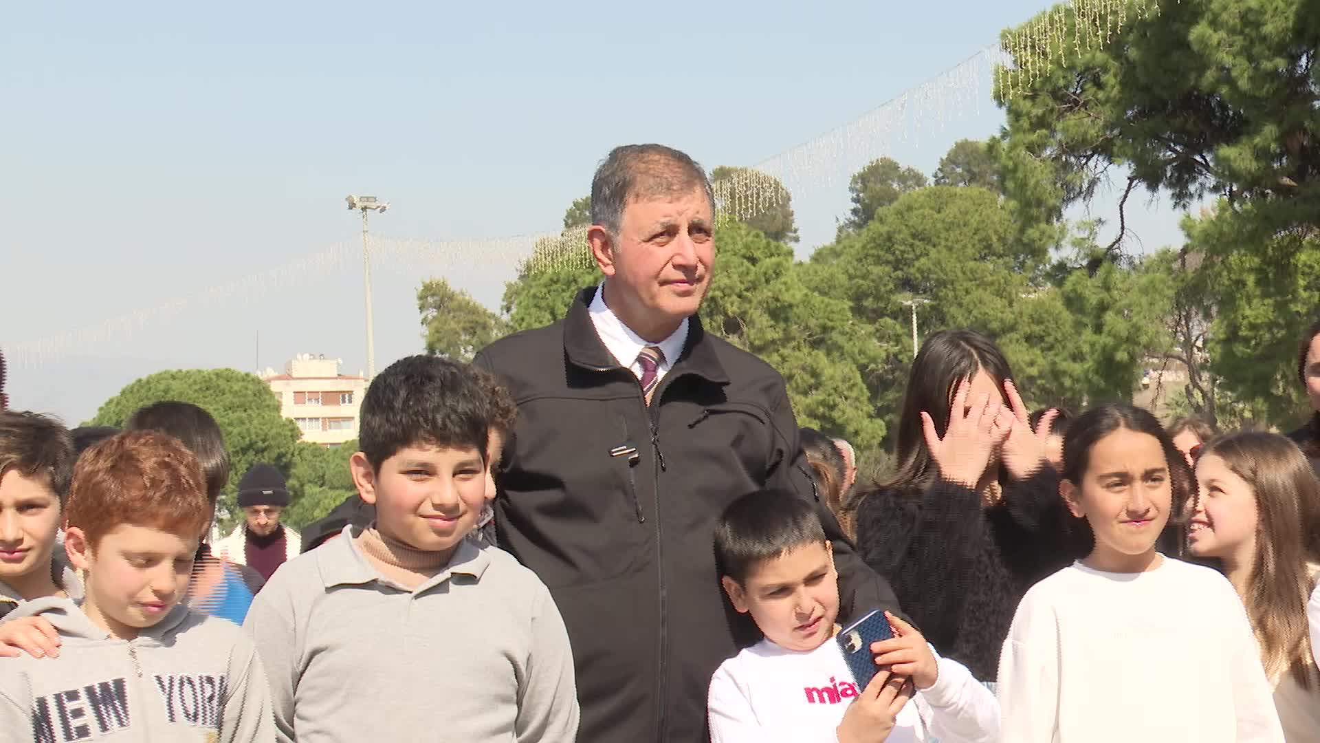 Kültürpark'ta beton söküldü, umut filizlendi... Gri alanlar çocukların elleriyle yeşile döndü