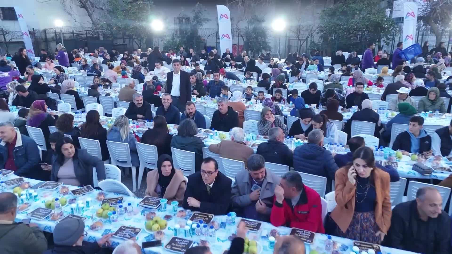 Mersin Büyükşehir Belediye Başkanı Seçer, Akdenizlilerle iftarda buluştu