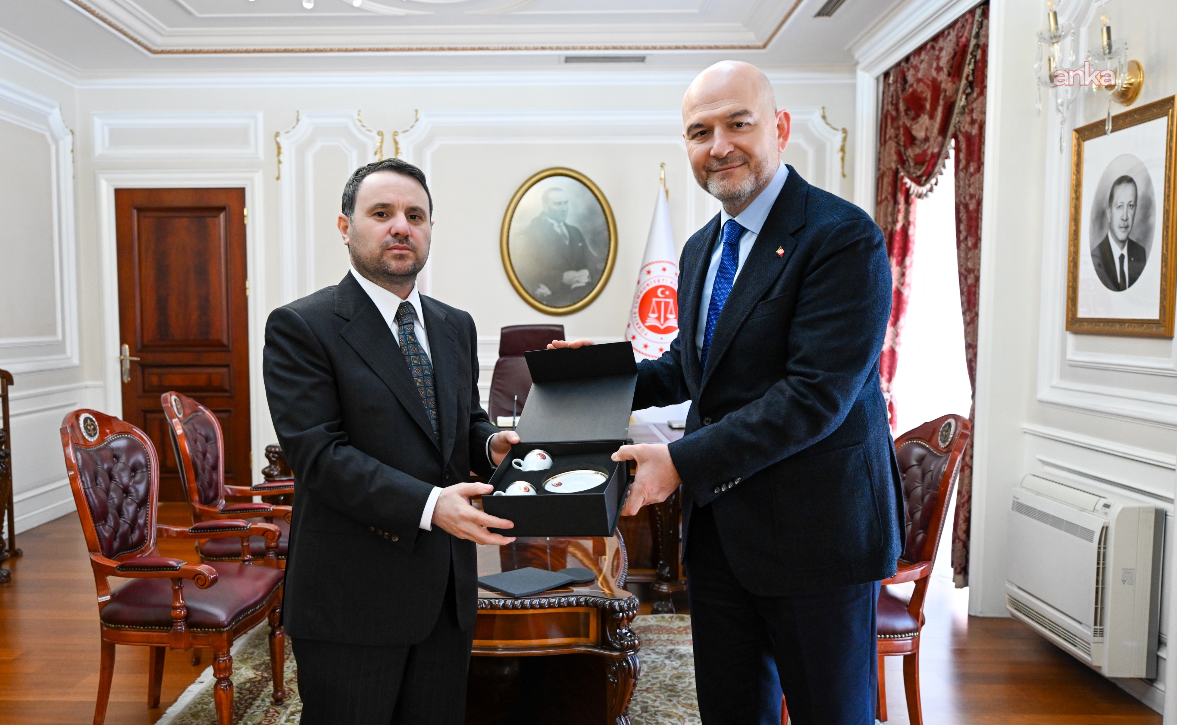 Süleyman Soylu'dan Adalet Bakanı Gürlek'e ziyaret... Gürlek: "Devletimizin bekası, milletimizin geleceği için el birliğiyle çalışmaya devam edeceğiz"