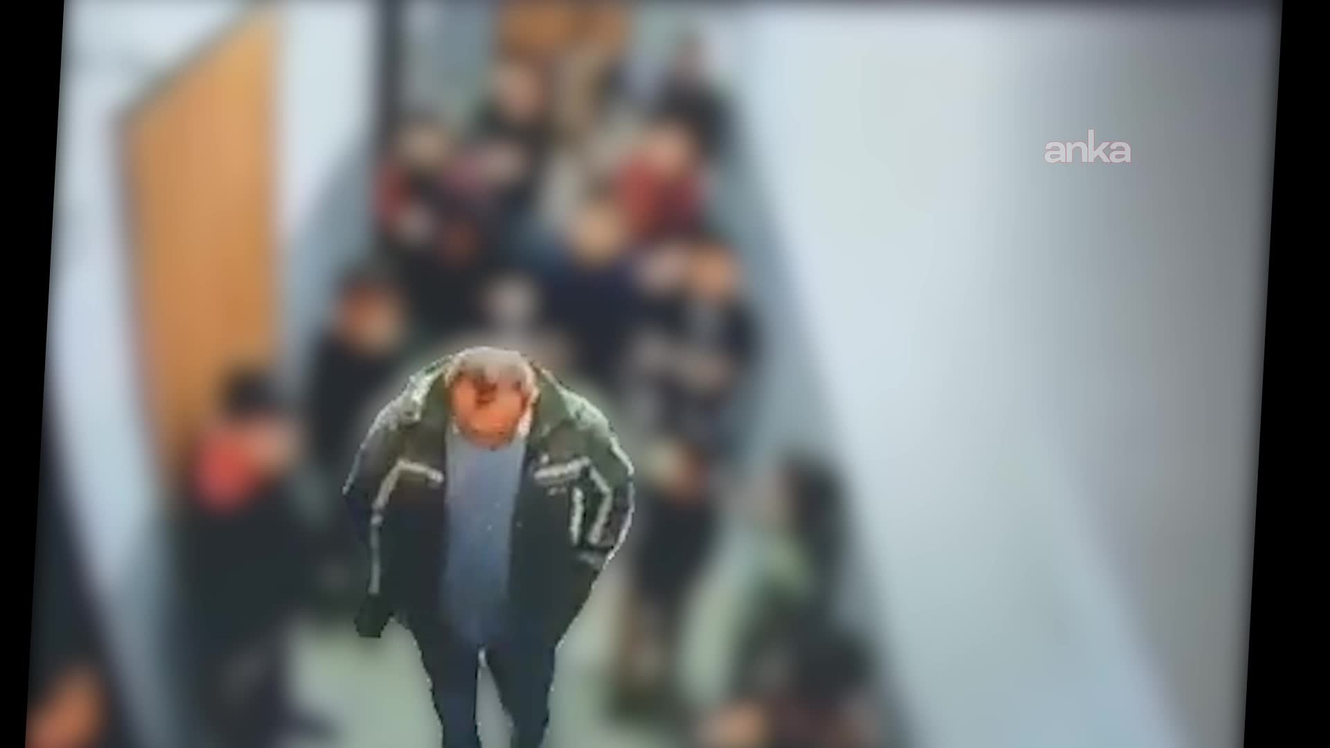Van’da bir veli, çocuğuyla kavga eden öğrenciyi okul içinde darbetti