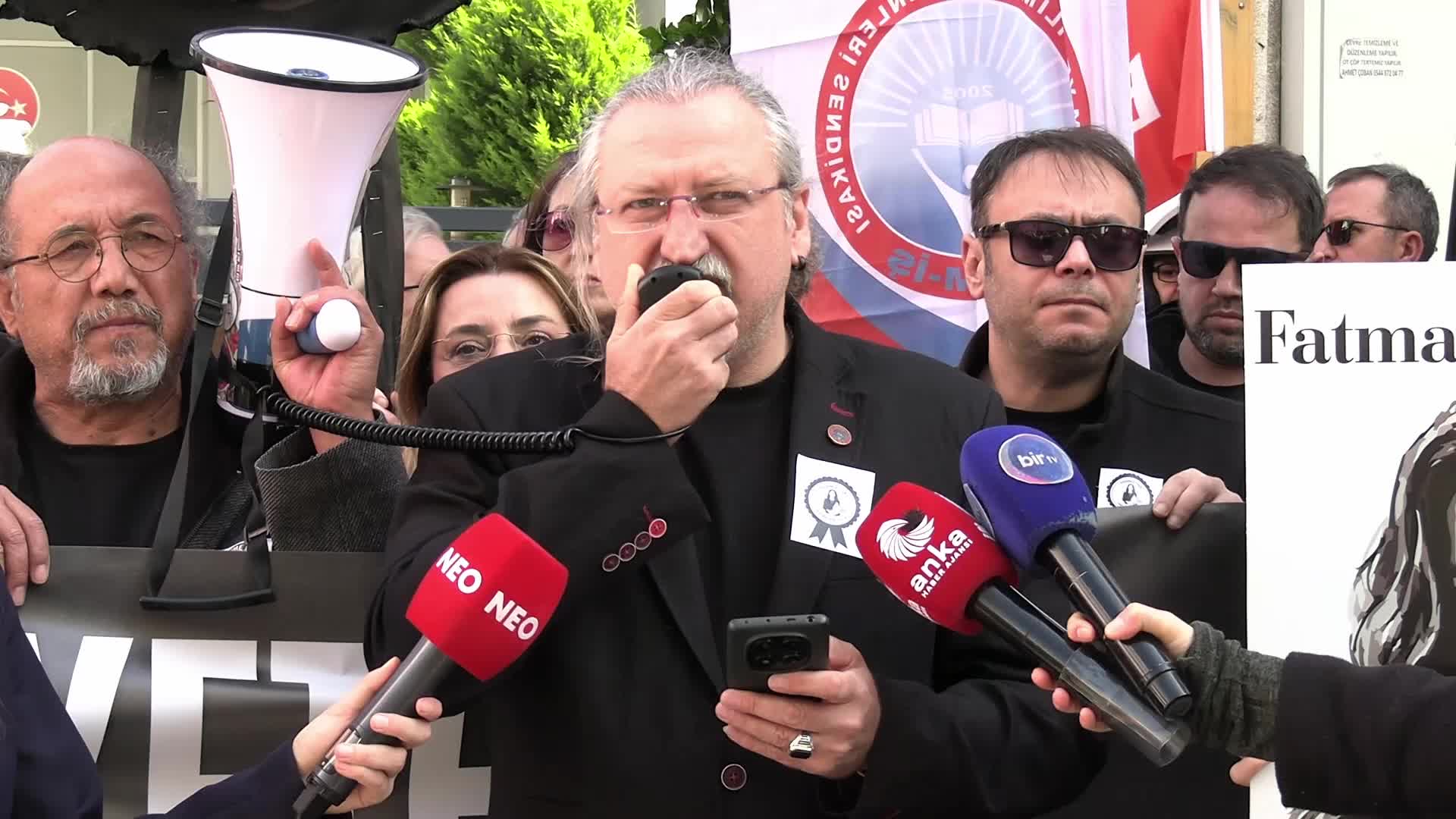 Eğitimcilerden Fatma Nur öğretmen için ‘sessiz protesto’... “Bugün akan kanın sorumlusu, bu siyasal anlayıştır”