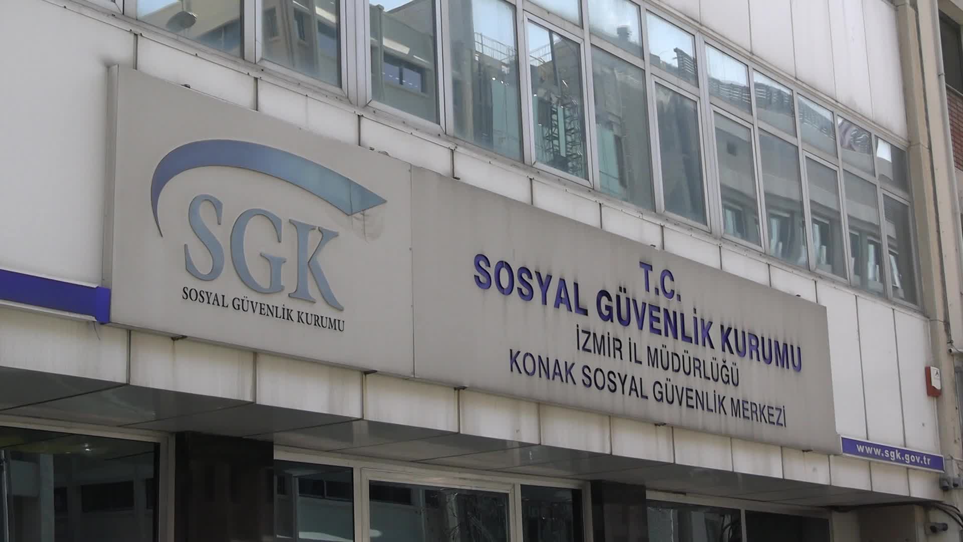 İzmir Emekliler Platformu: “Emeklinin maaşına yapılan zam, pazara, markete ve faturaya yapılan zamlar karşısında yok olmuştur”