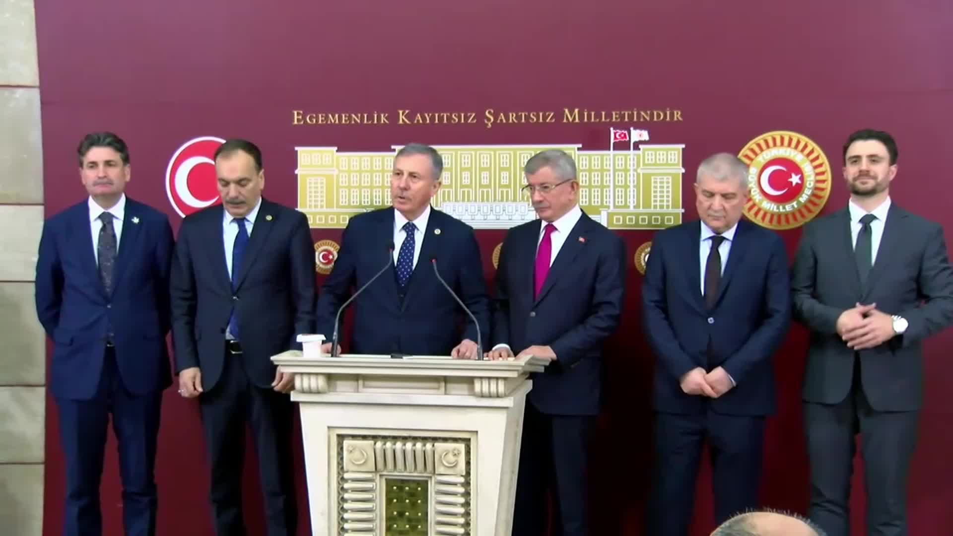 Gelecek Partisi Genel Başkanı Davutoğlu: "Türkiye bu savaşın dışında kalmalı"