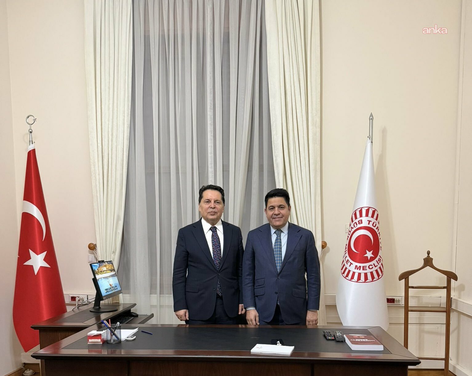 Ahmet Özer, Yeni Yol Grup Başkanı Bülent Kaya'yı ziyaret etti