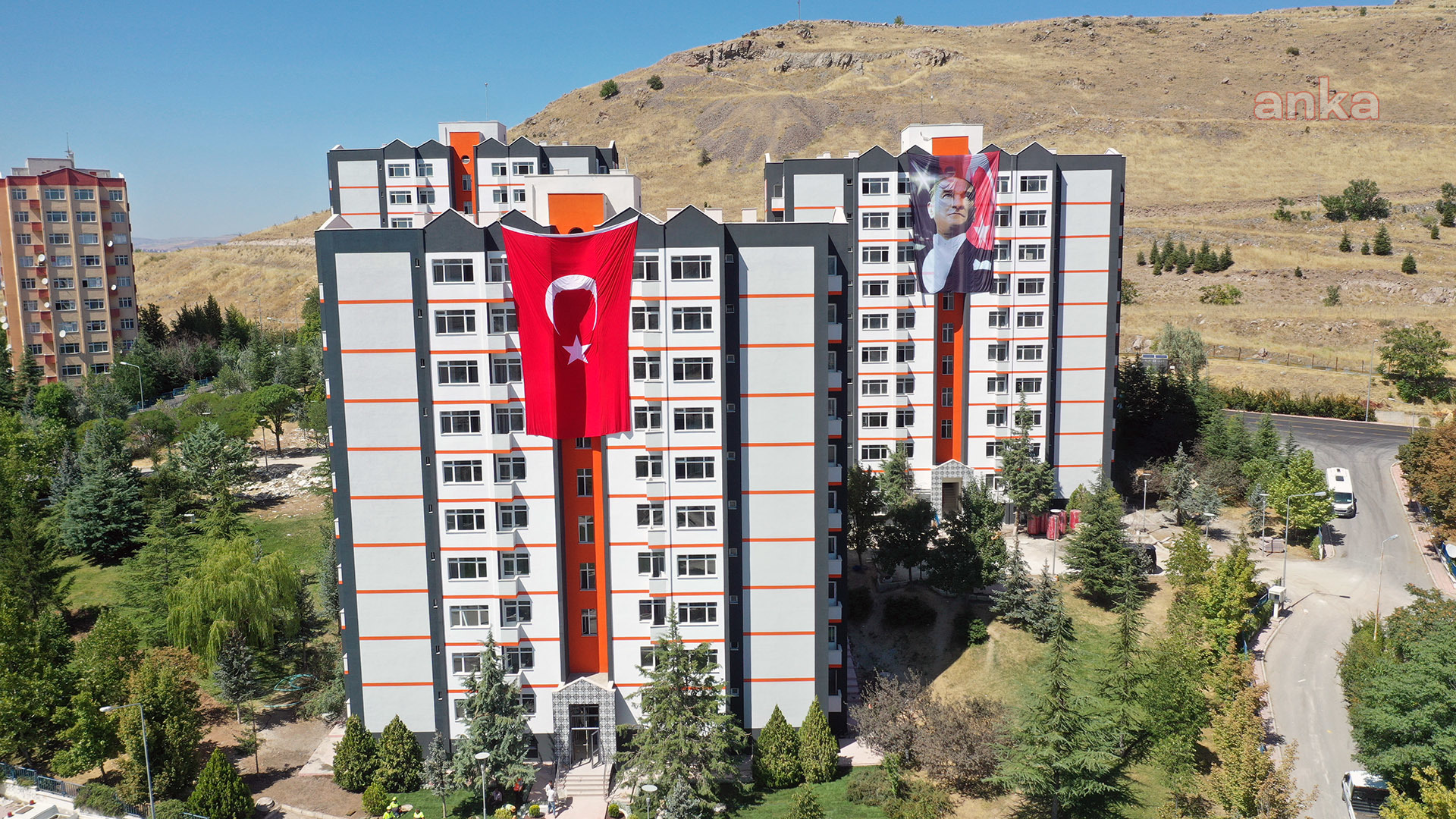 ANKARA BÜYÜKŞEHİR'İN YENİLETTİĞİ ESERKENT SOSYAL KONUTLARI, YENİ SAHİPLERİNE KAVUŞTU