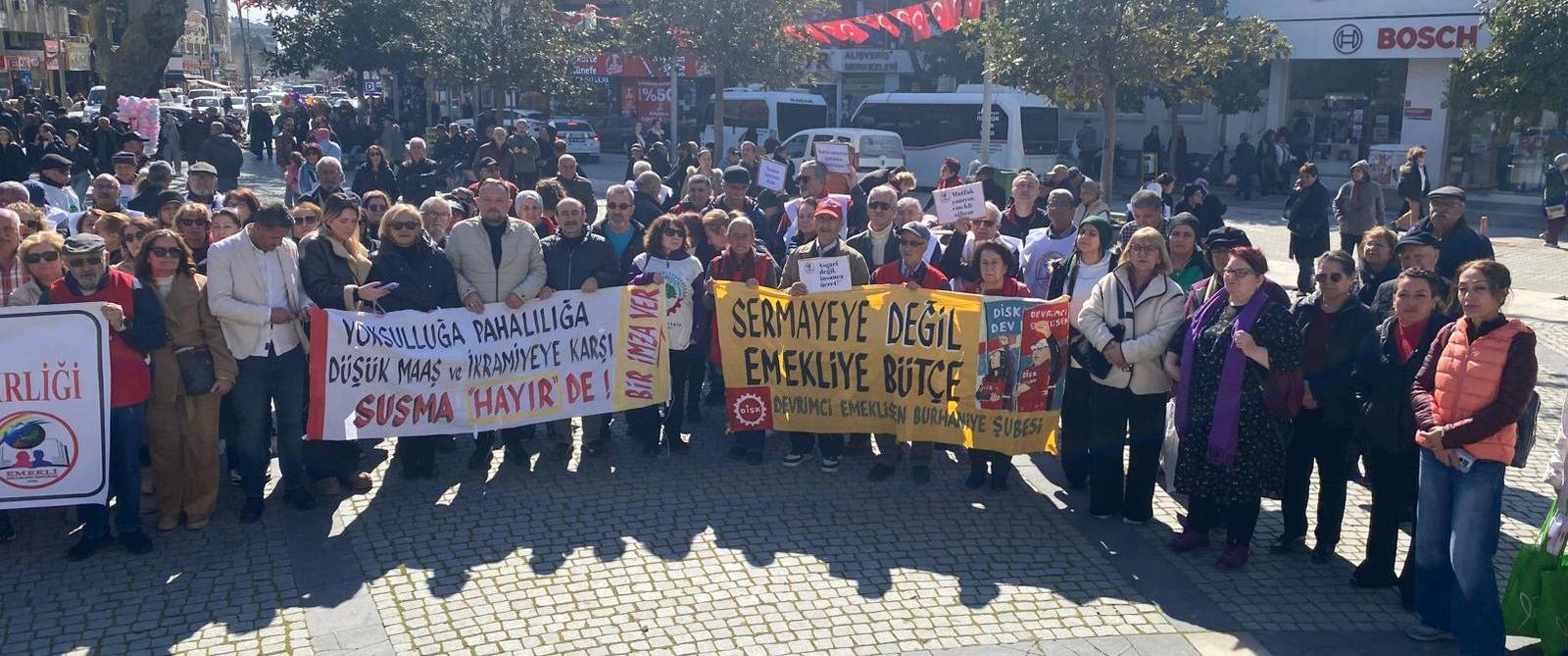 Edremit'te emekliler bayram ikramiyesinin yükseltilmesini istedi