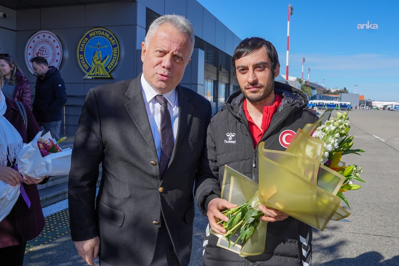 Ortahisar Belediye Başkan Yardımcısı Zorlu, Avrupa Şampiyonu Buğra Selimzade’yi havalimanında karşıladı