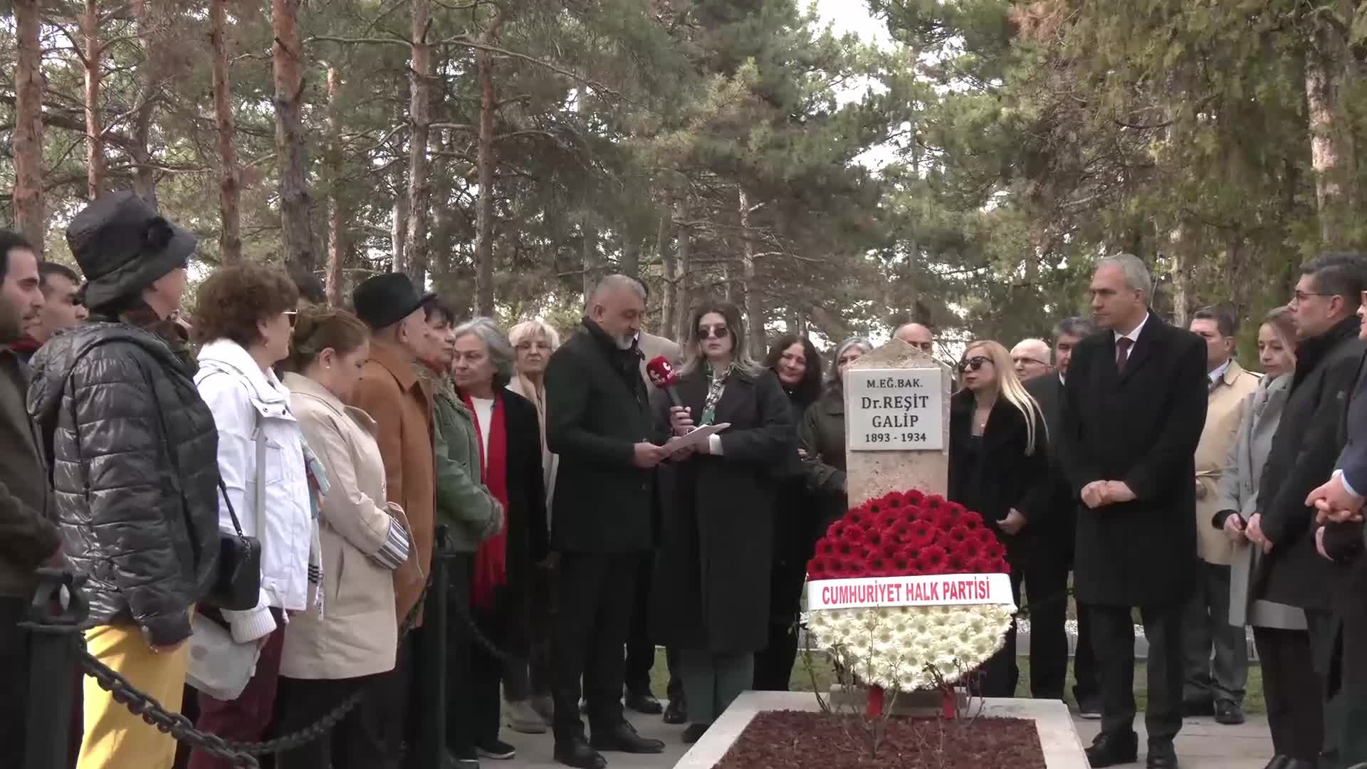 Reşit Galip, mezarı başında anıldı… Suat Özçağdaş: "Cumhuriyet'in bu evladına ne kadar teşekkür etsek azdır"