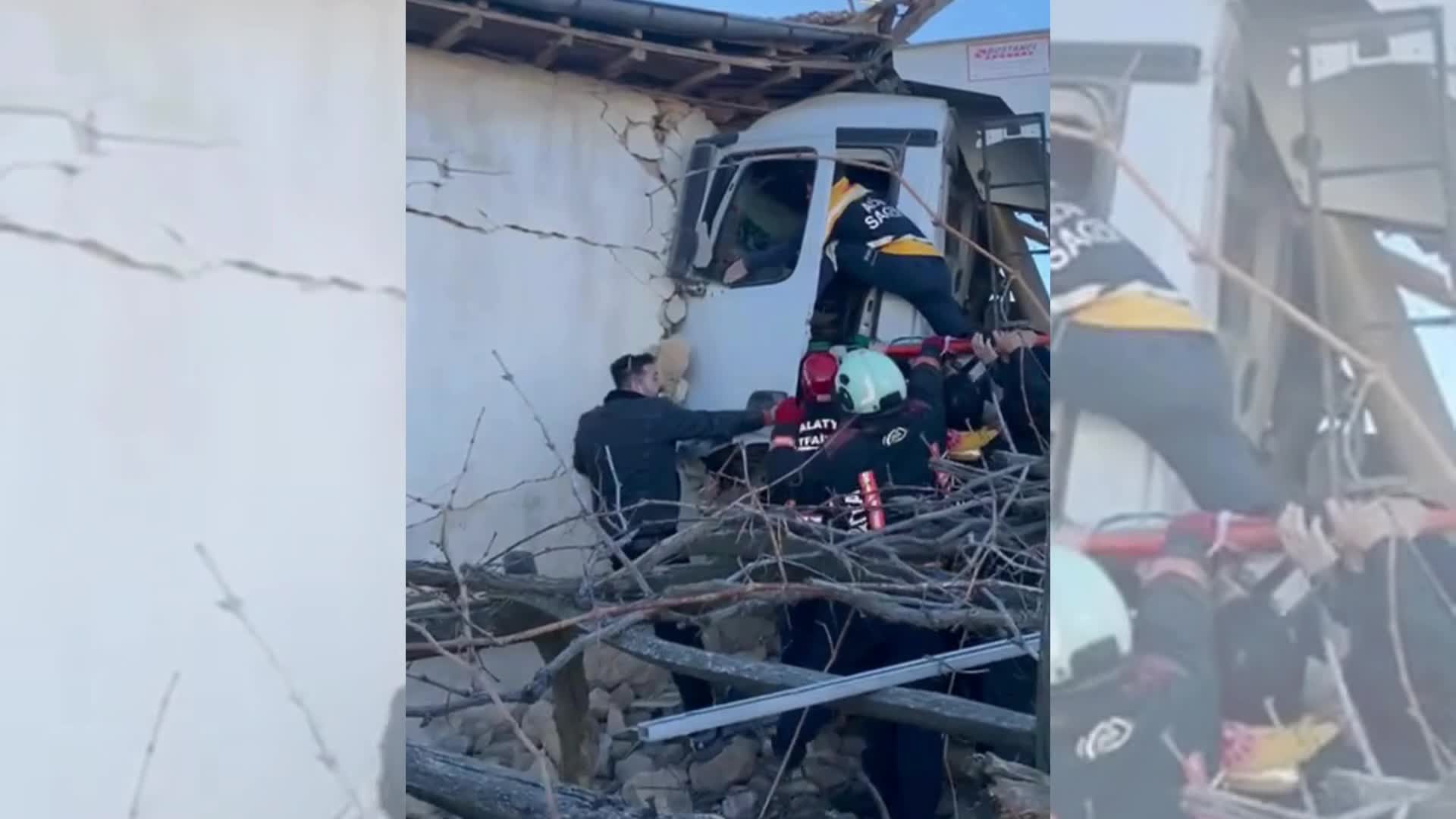 Freni patlayan kamyon eve girdi: Sürücü itfaiye ekiplerince kurtarıldı