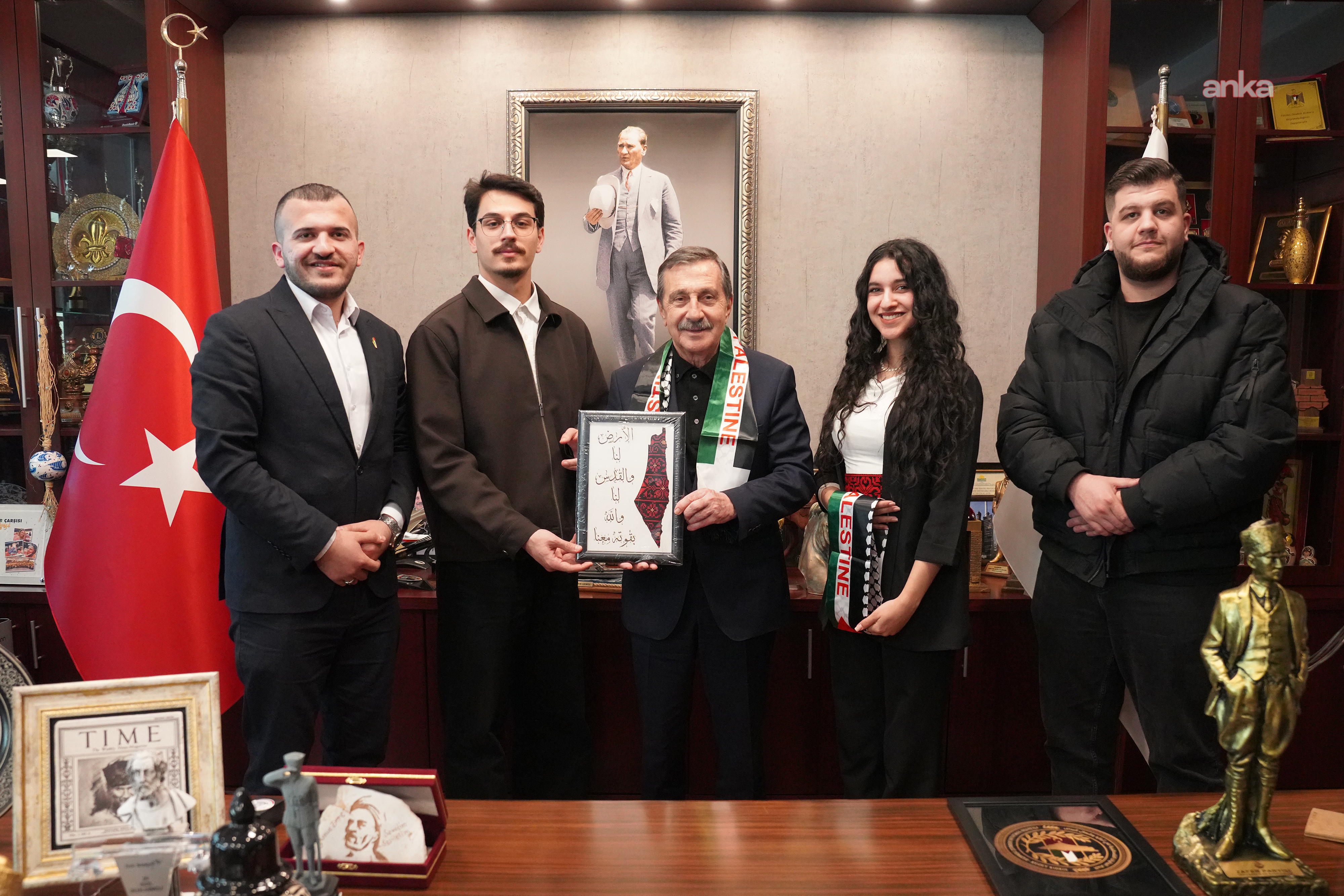 Tepebaşı Belediye Başkanı Ataç, Filistinli öğrencileri makamında ağırladı