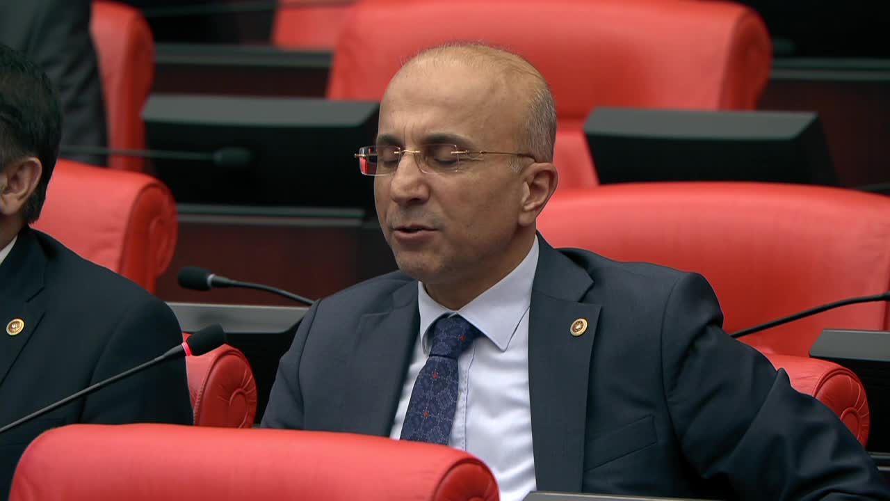 CHP’li Aşkın Genç: “BDDK'nın kredi kartı borçlarını yapılandırma kararına rağmen vatandaşlar bankalarda sorun yaşıyor"